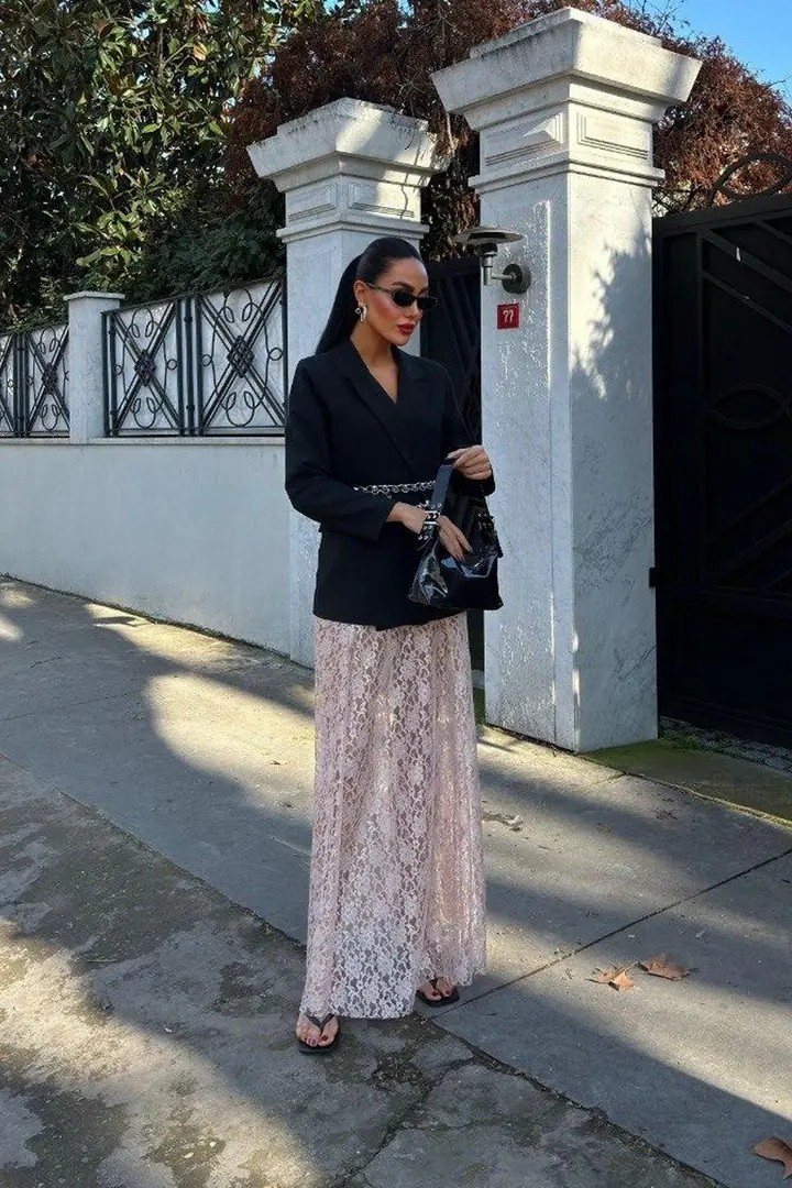 Crimson Grace Kadın Vizon Dantel Maxi Etek – Şık Yazlık Tasarım