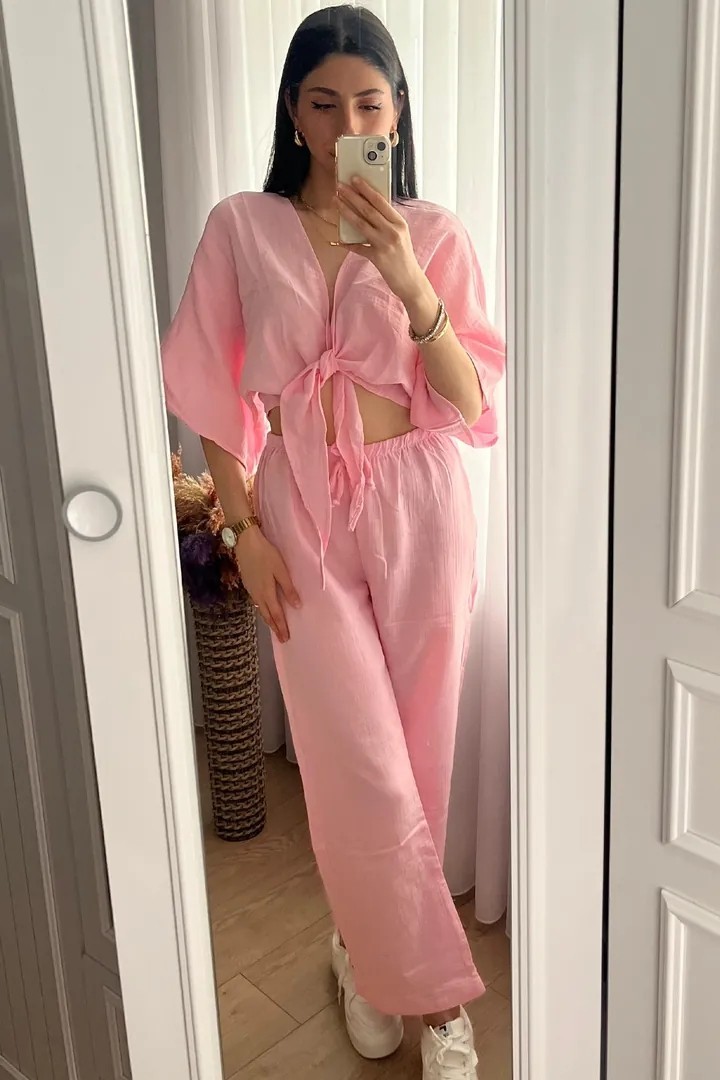 Primavera Kadın Pembe Müslin Bağlamalı Bluz & Bol Paça Pantalon Takım – Rahat Yazlık Kombin