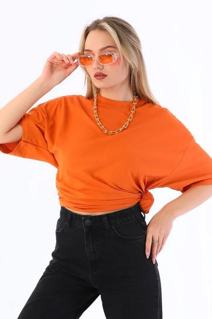 Unisex Pamuk Kaliteli Oversize Turuncu Tişört – Şık Rahat Günlük Kombin