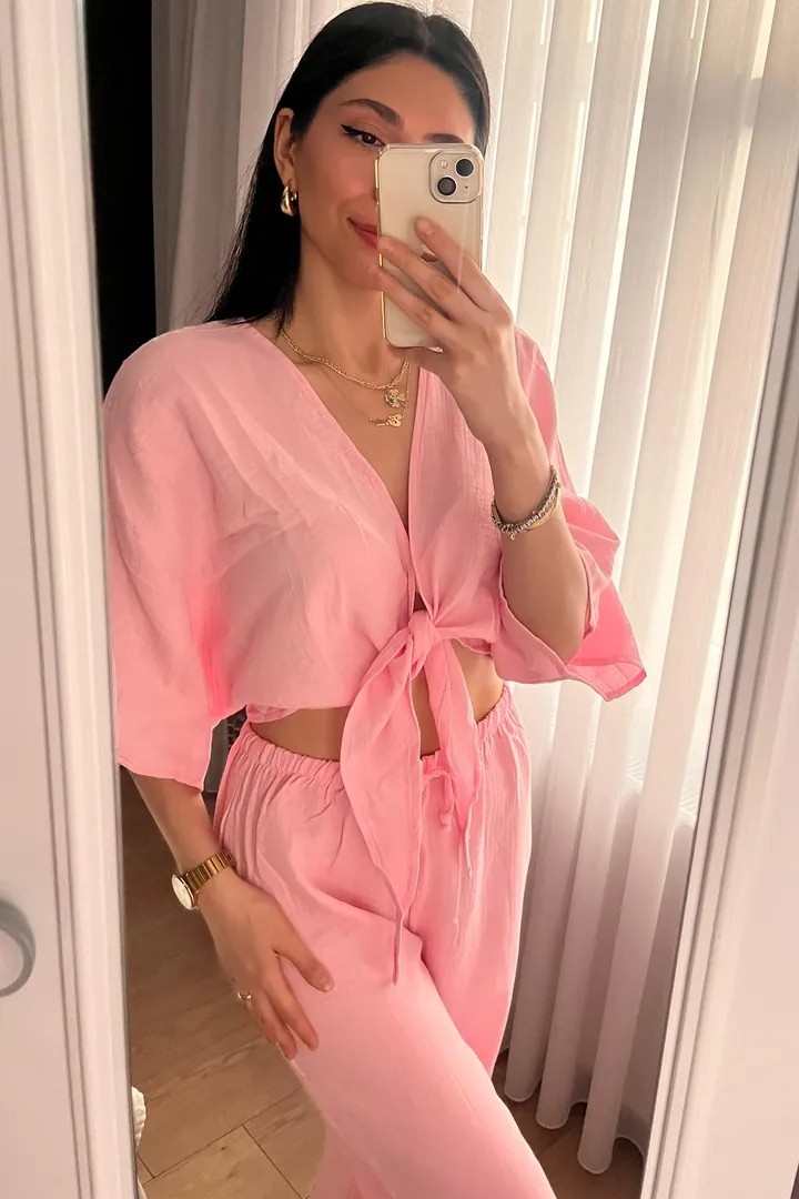 Primavera Kadın Pembe Müslin Bağlamalı Bluz & Bol Paça Pantalon Takım – Rahat Yazlık Kombin
