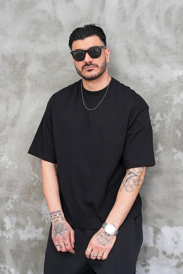 Unisex Pamuk Kaliteli Oversize Siyah Tişört – Şık Rahat Günlük Kombin