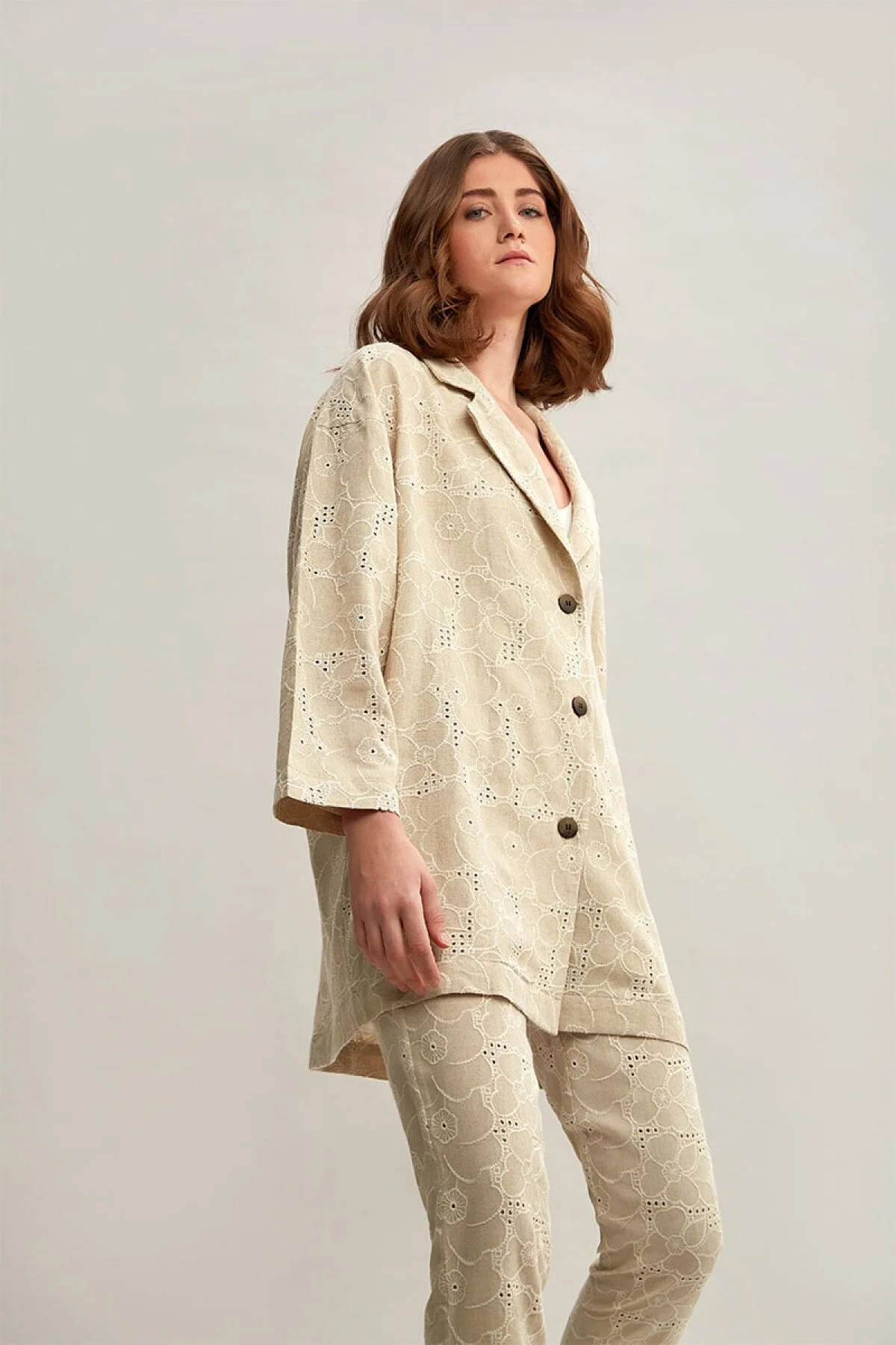 Relaxed Cut Buttoned Linen Embroidery Jacket