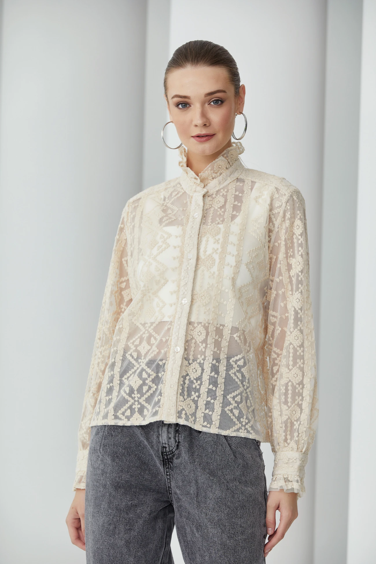 BECCA-Hakim Yaka Transparan Bej Rengi Brode Gömlek