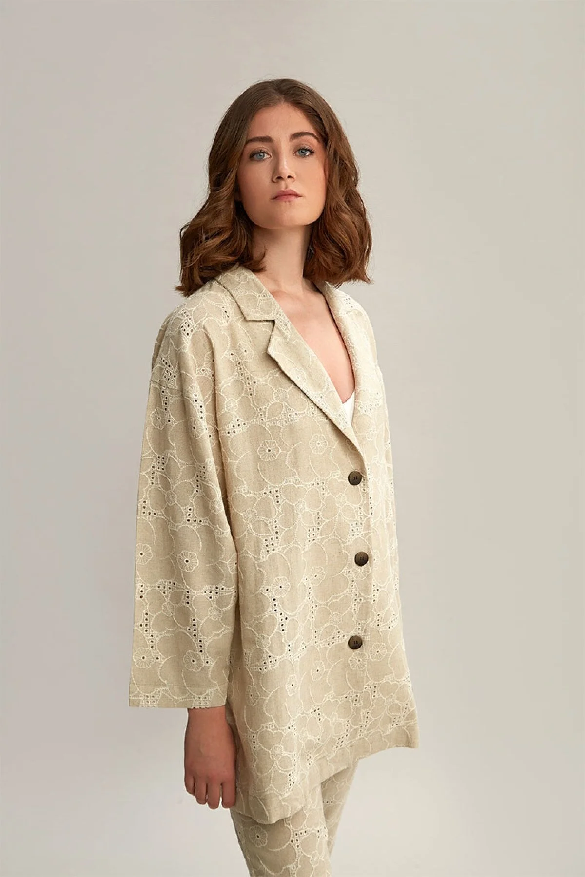 Relaxed Cut Buttoned Linen Embroidery Jacket