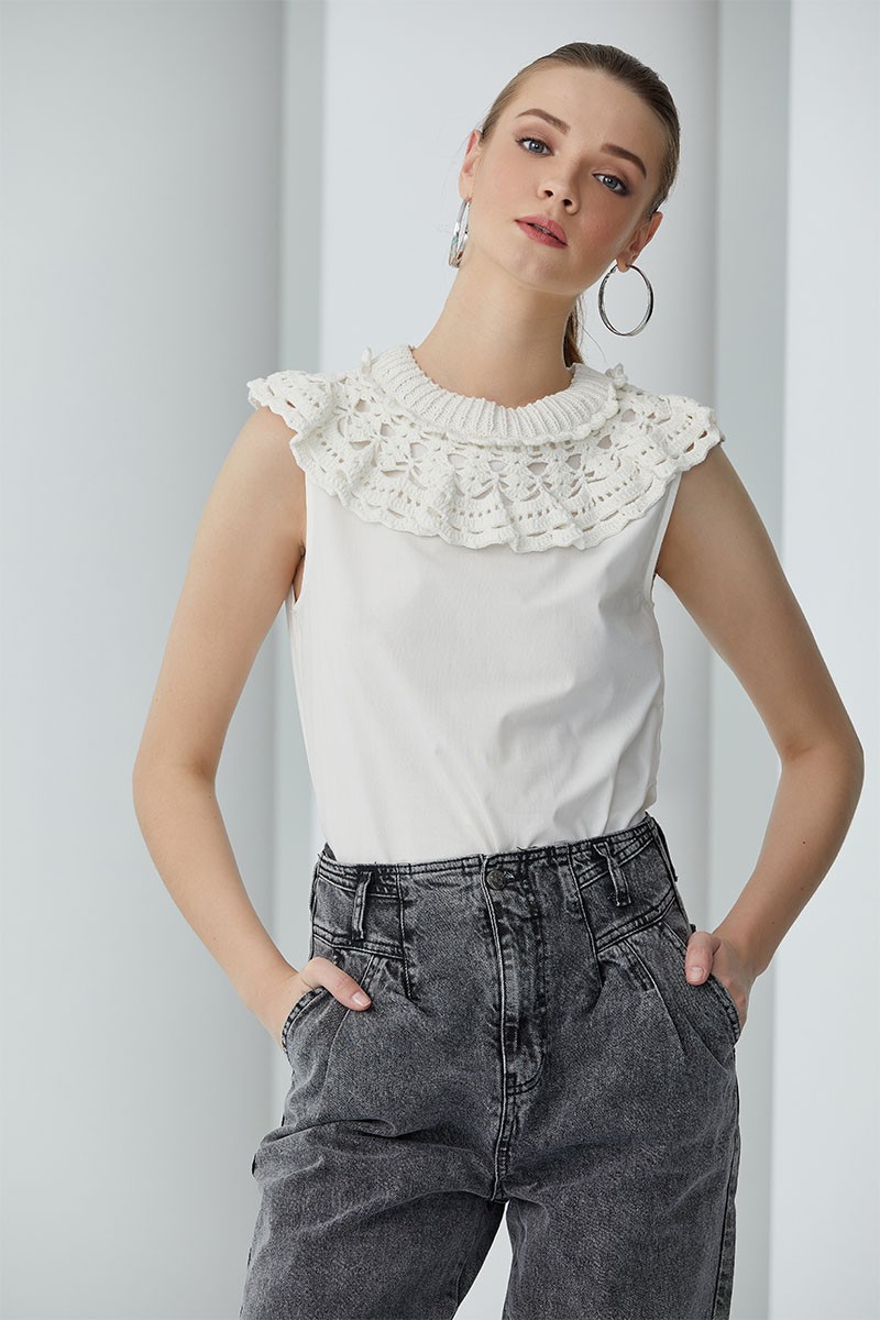 Hand Knitted Neck Sleeveless Off-White Blouse