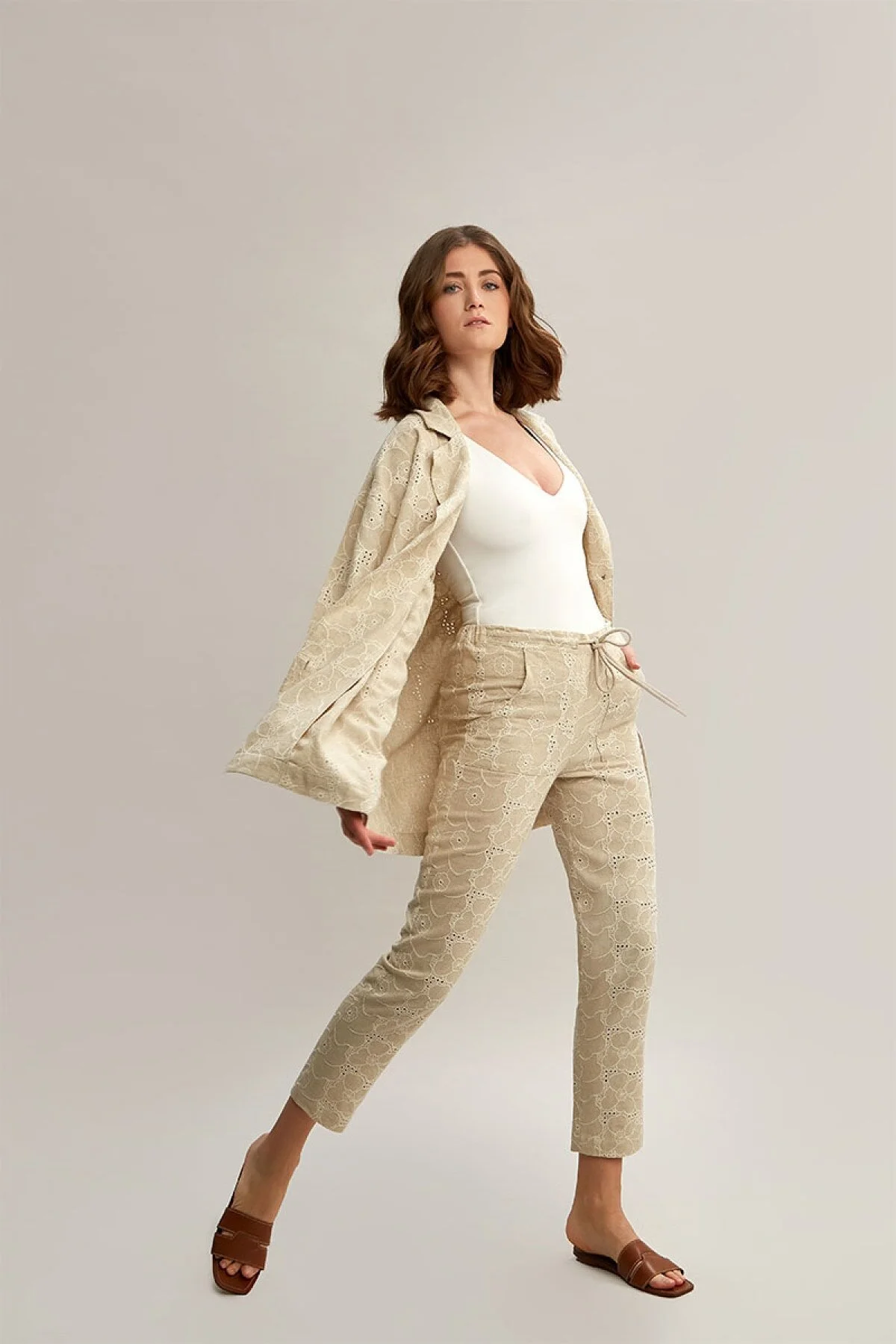 Relaxed Cut Buttoned Linen Embroidery Jacket