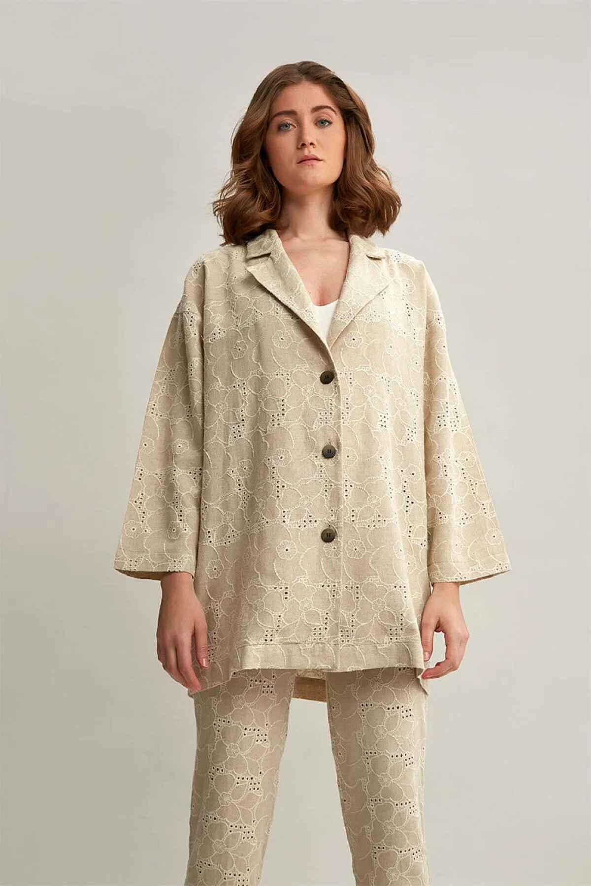 Relaxed Cut Buttoned Linen Embroidery Jacket
