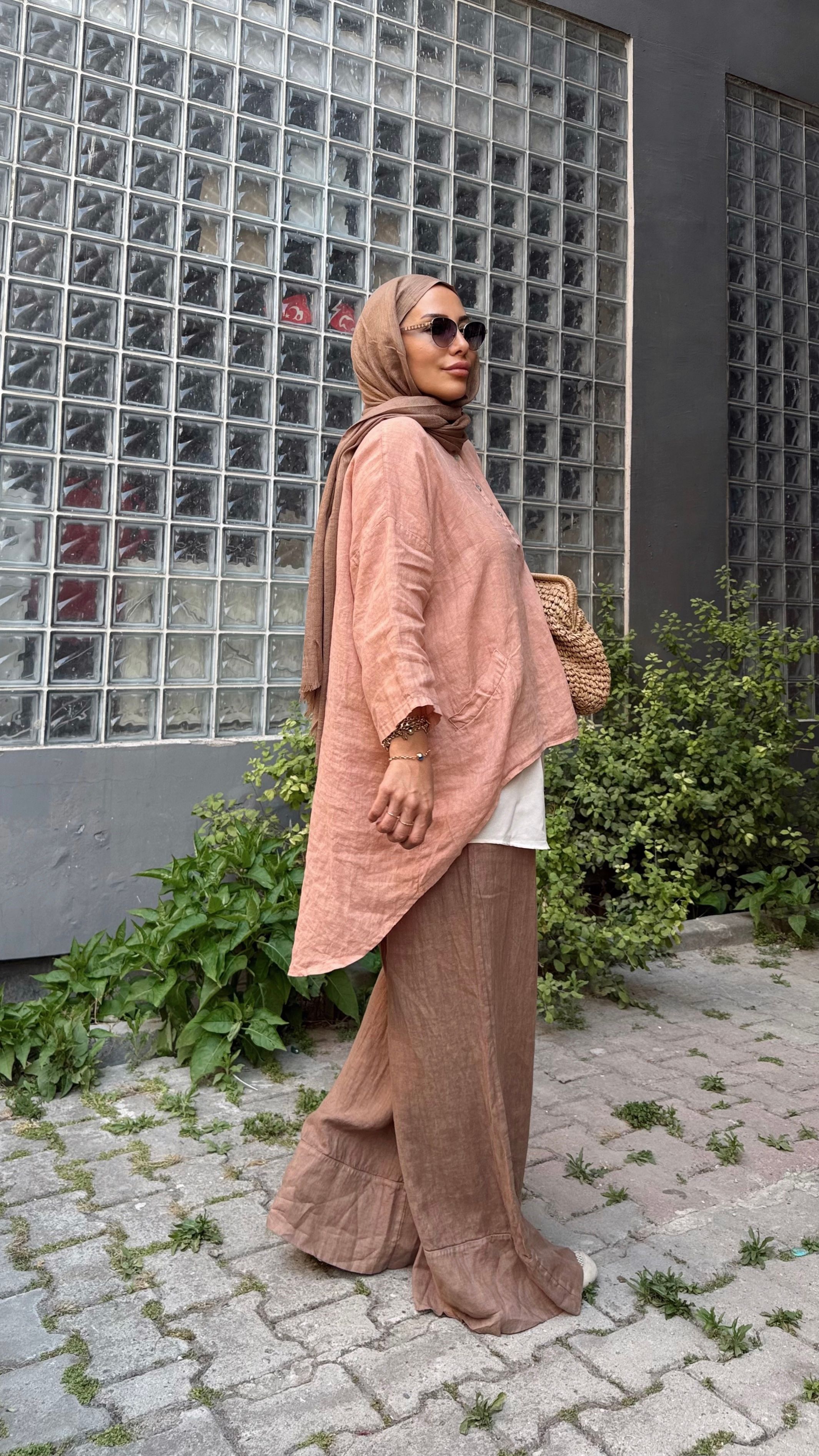 PAÇASI DİKİŞ DETAYLI UZUN PANTALON