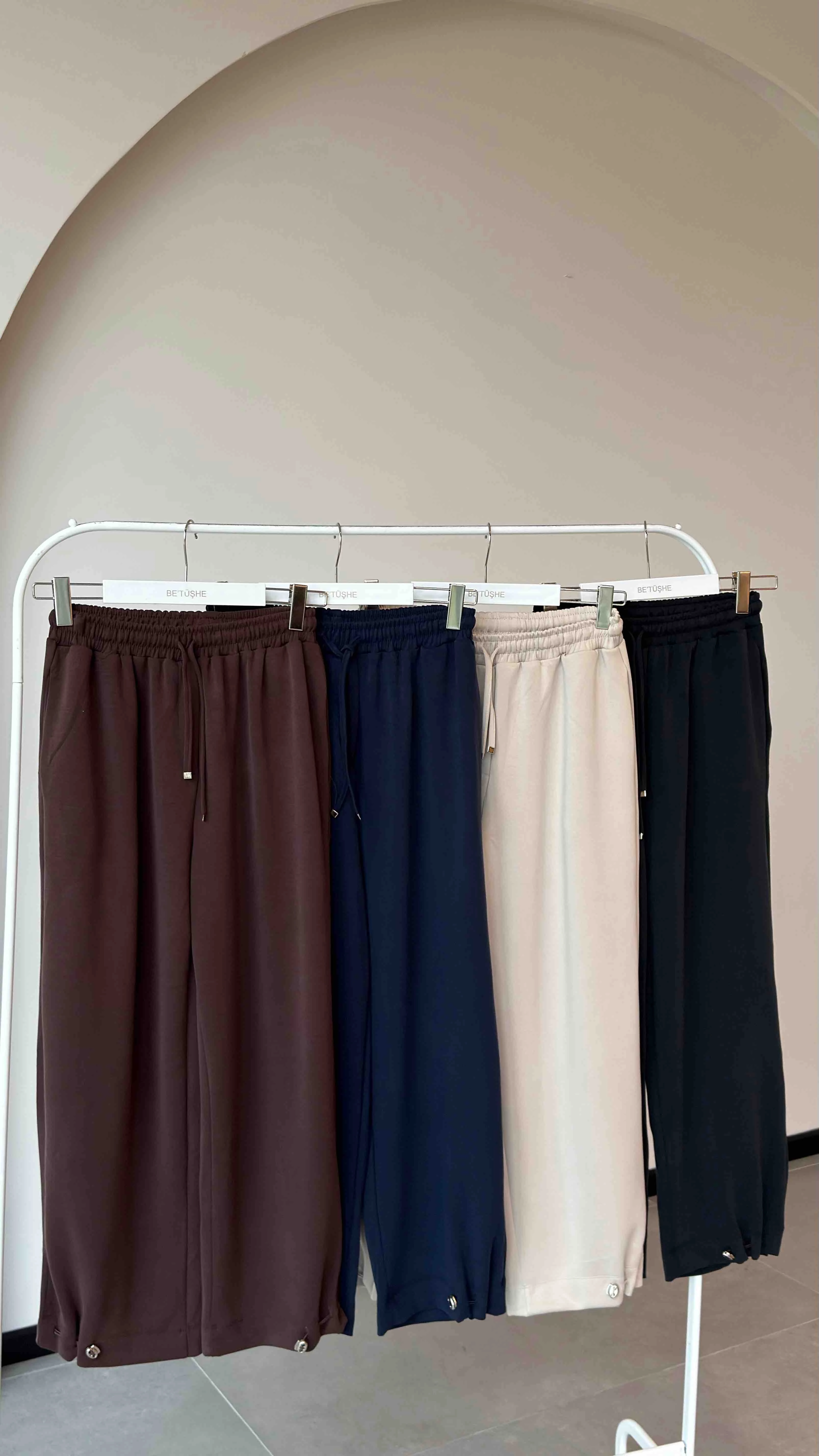PAÇASI YARIM BÜZGÜLÜ ŞALVAR PANTALON