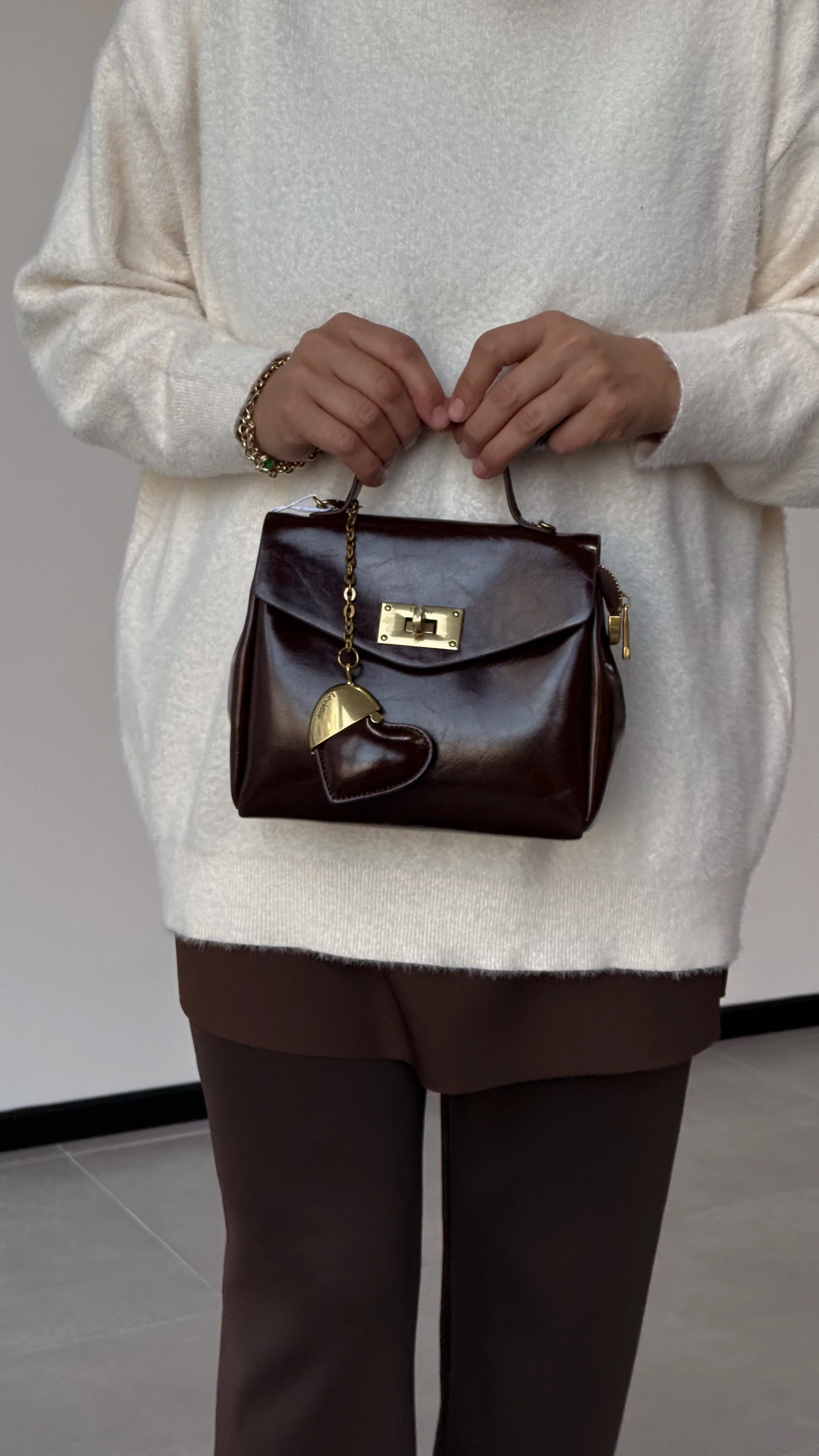 ÇANTA -KALP ÇARM DETAYLI