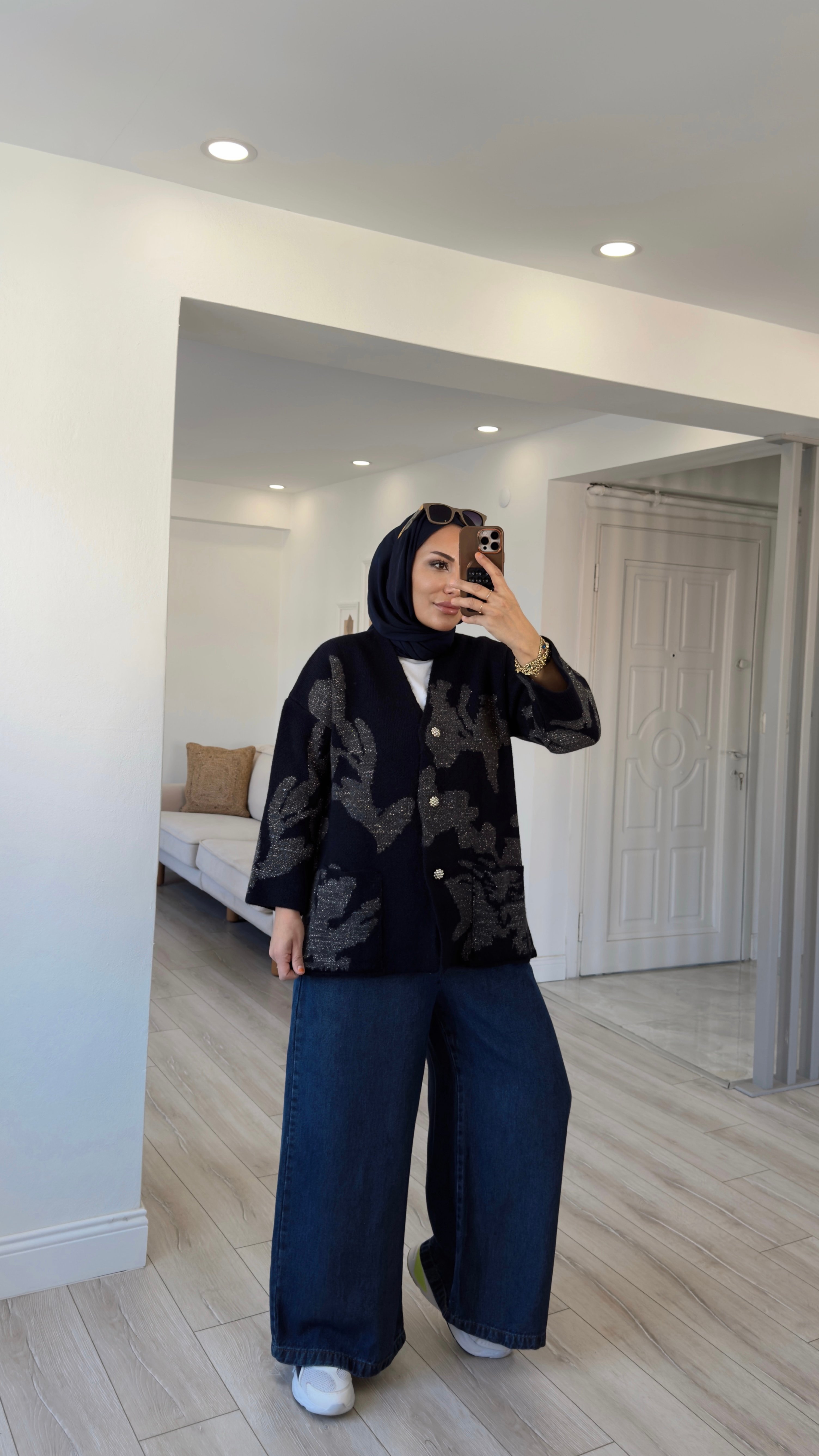 ELİS HIRKA