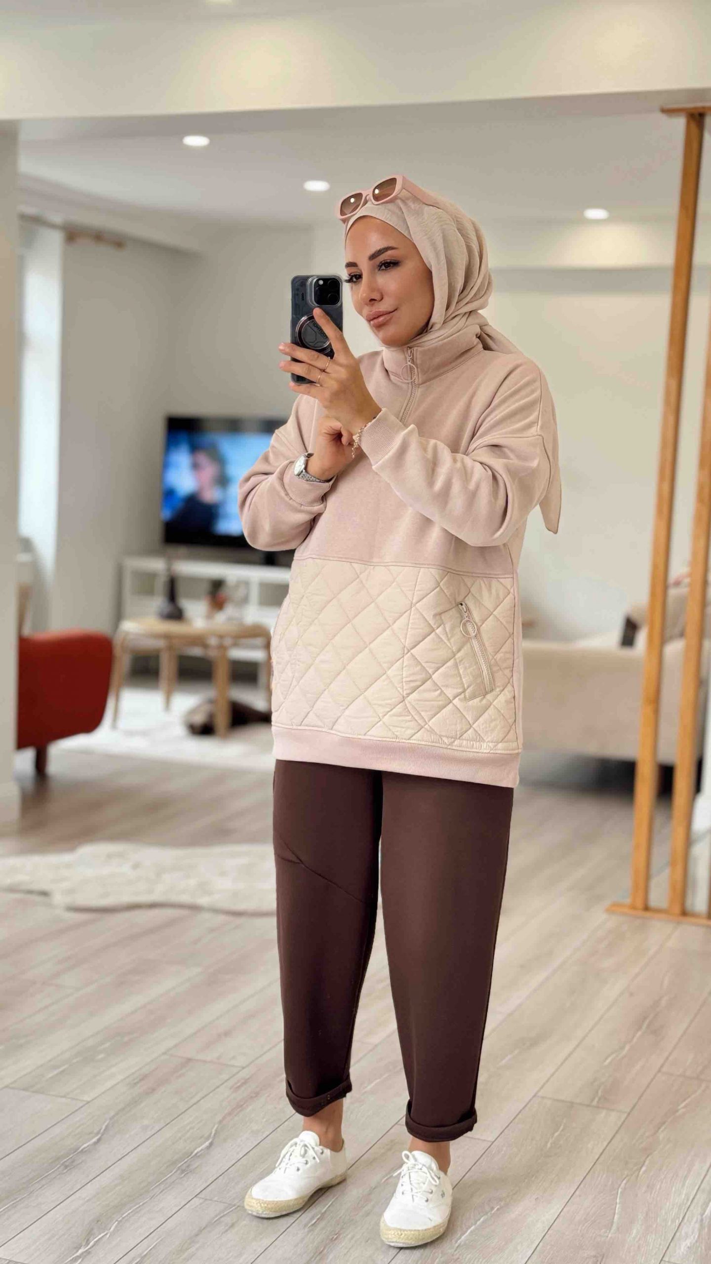KAPİTONE DETAYLI ÜÇ İPLİK ŞARDONLU SWEAT