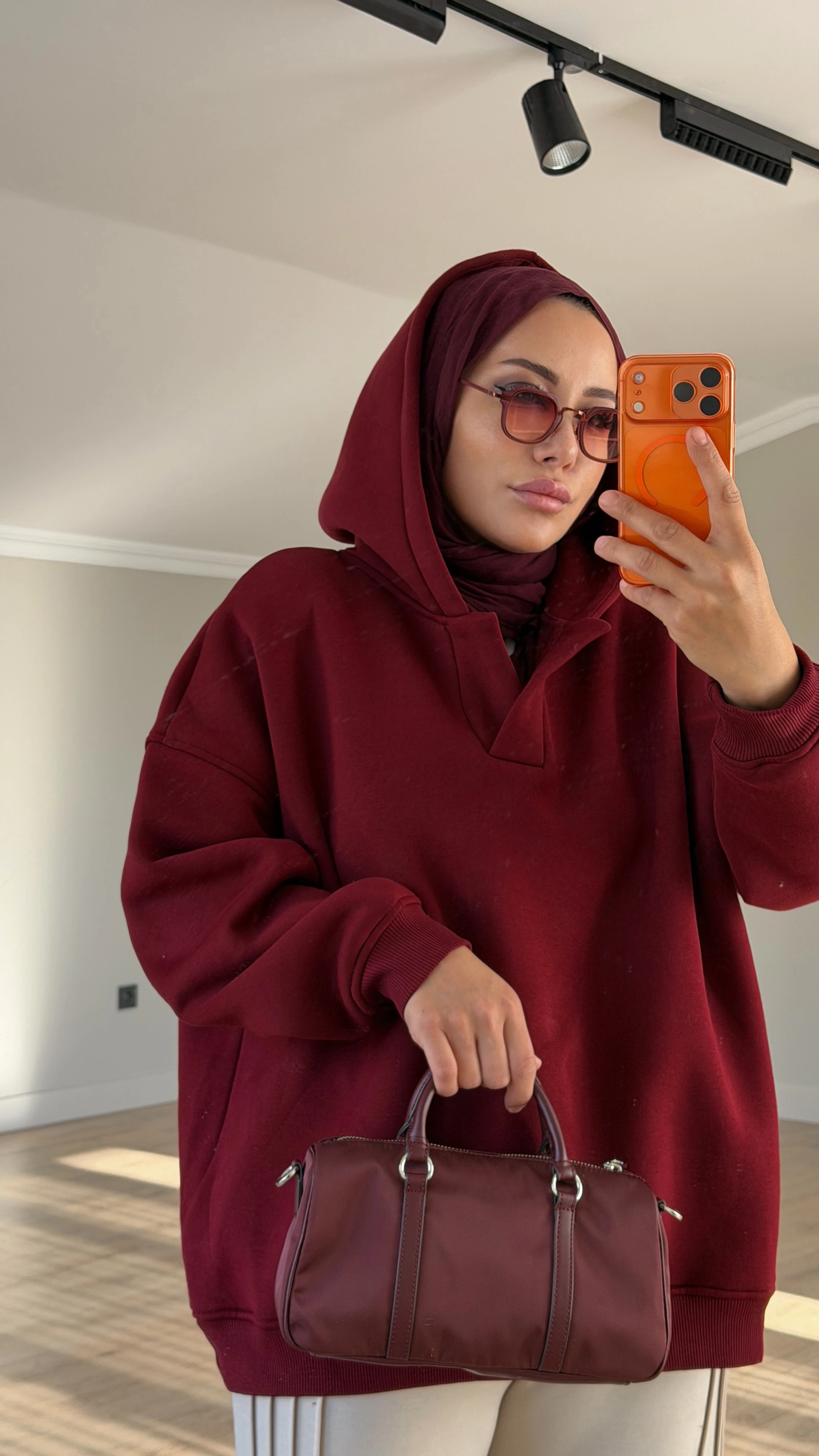 V YAKA KAPŞONLU SWEAT