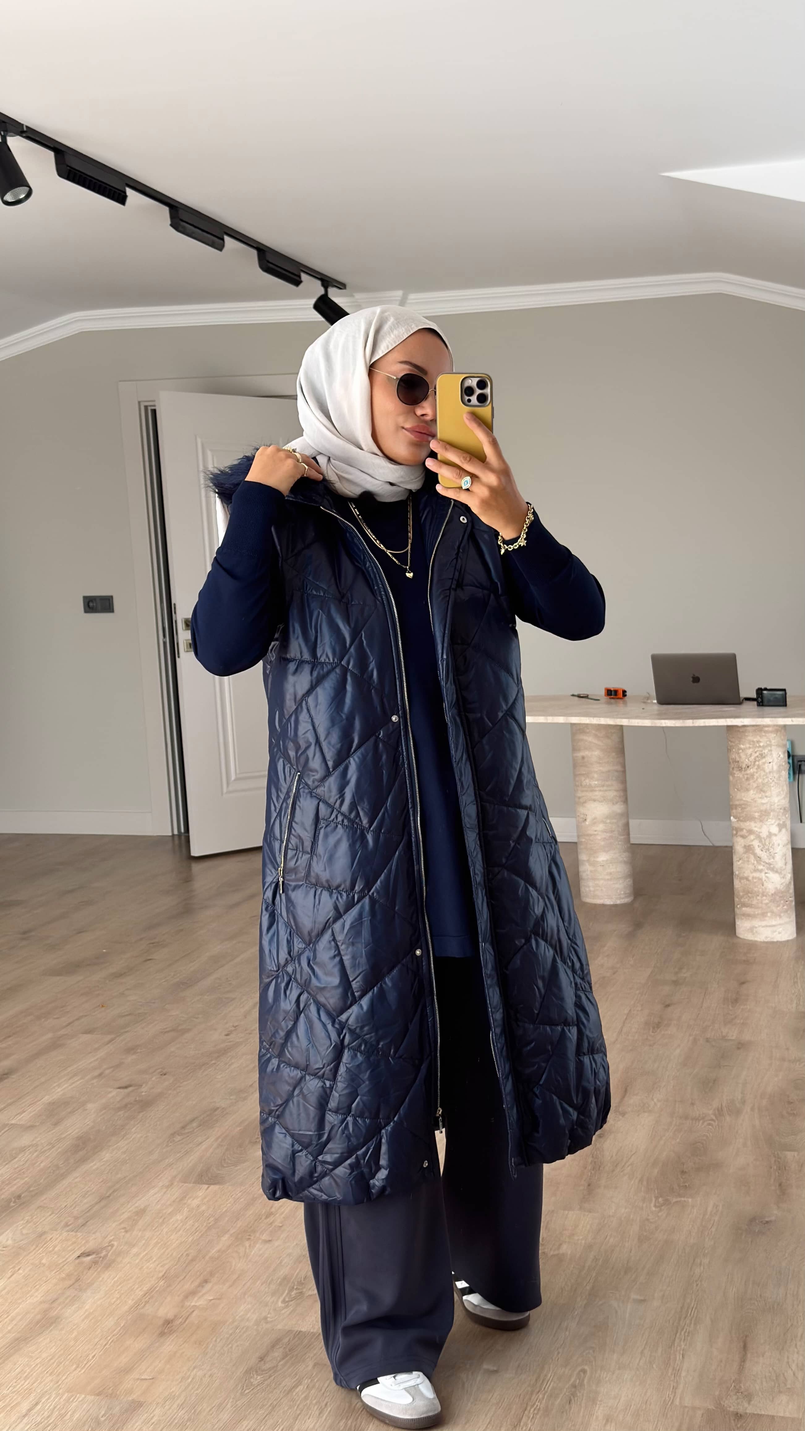 UZUN KAPİTONE ŞİŞME YELEK