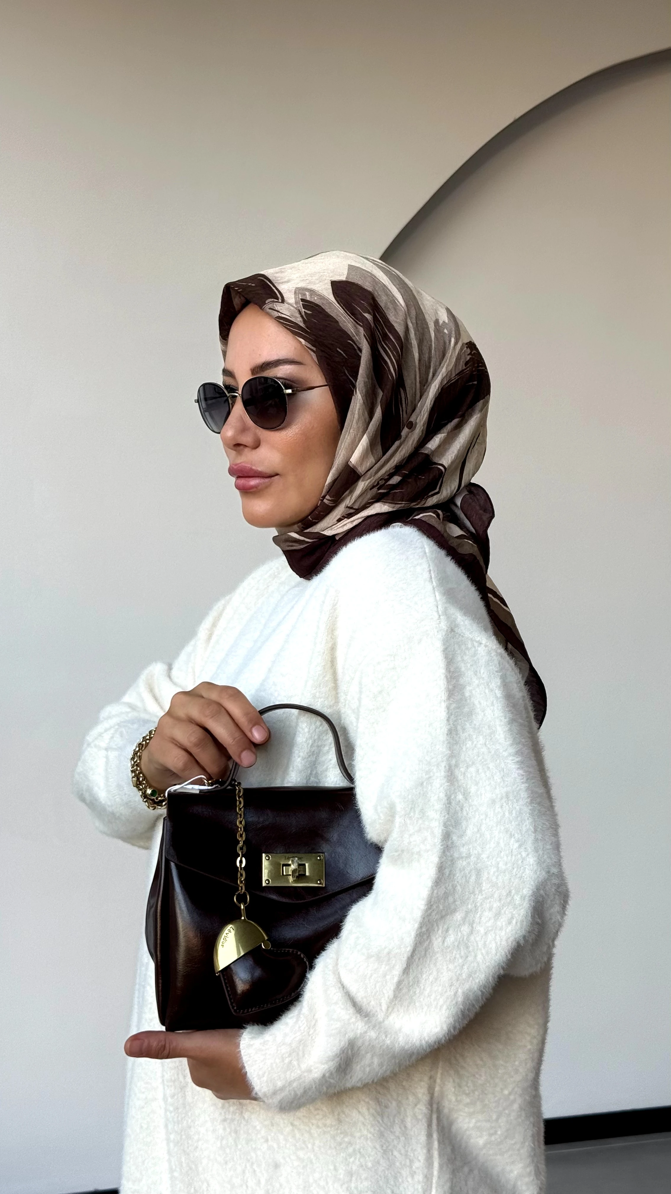 ÇANTA -KALP ÇARM DETAYLI