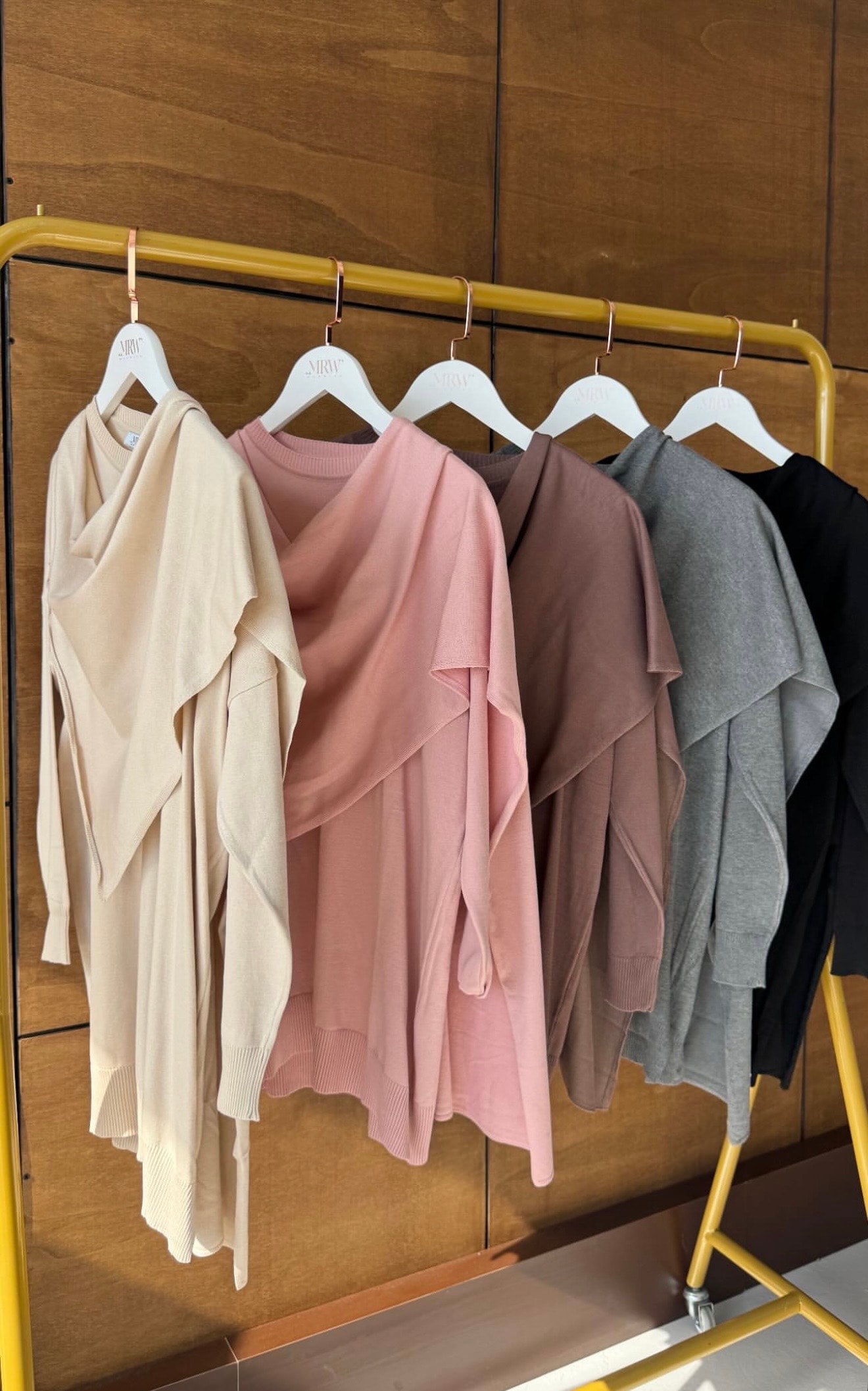 ŞAL YAKALI İNCE KAZAK