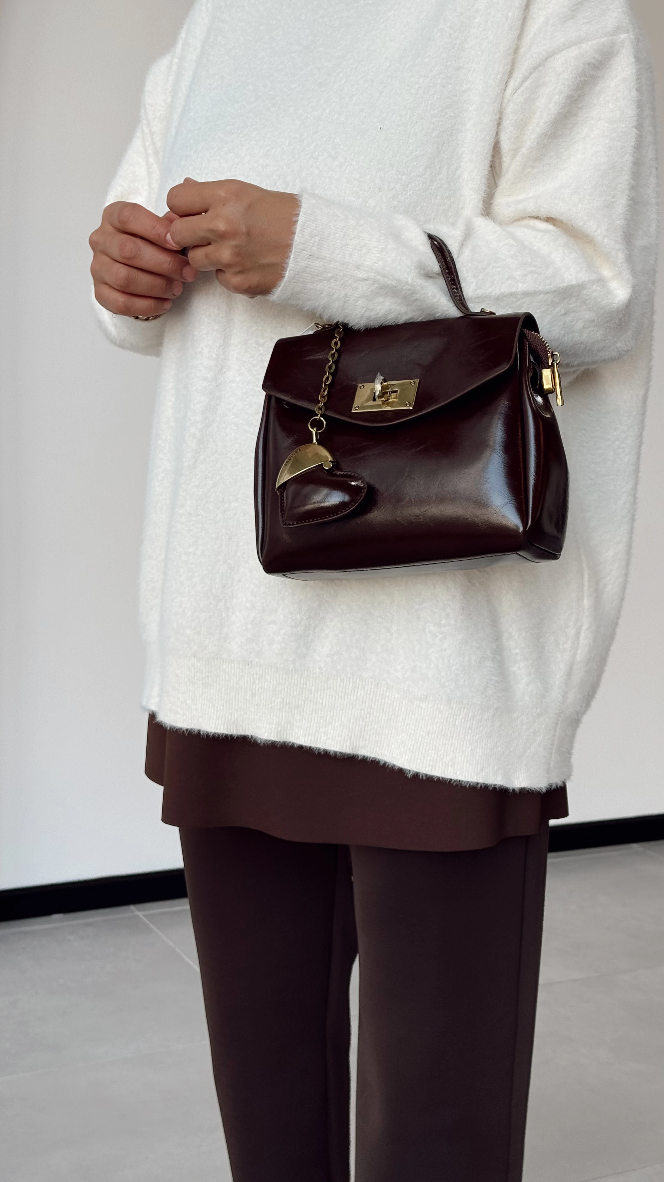 ÇANTA -KALP ÇARM DETAYLI