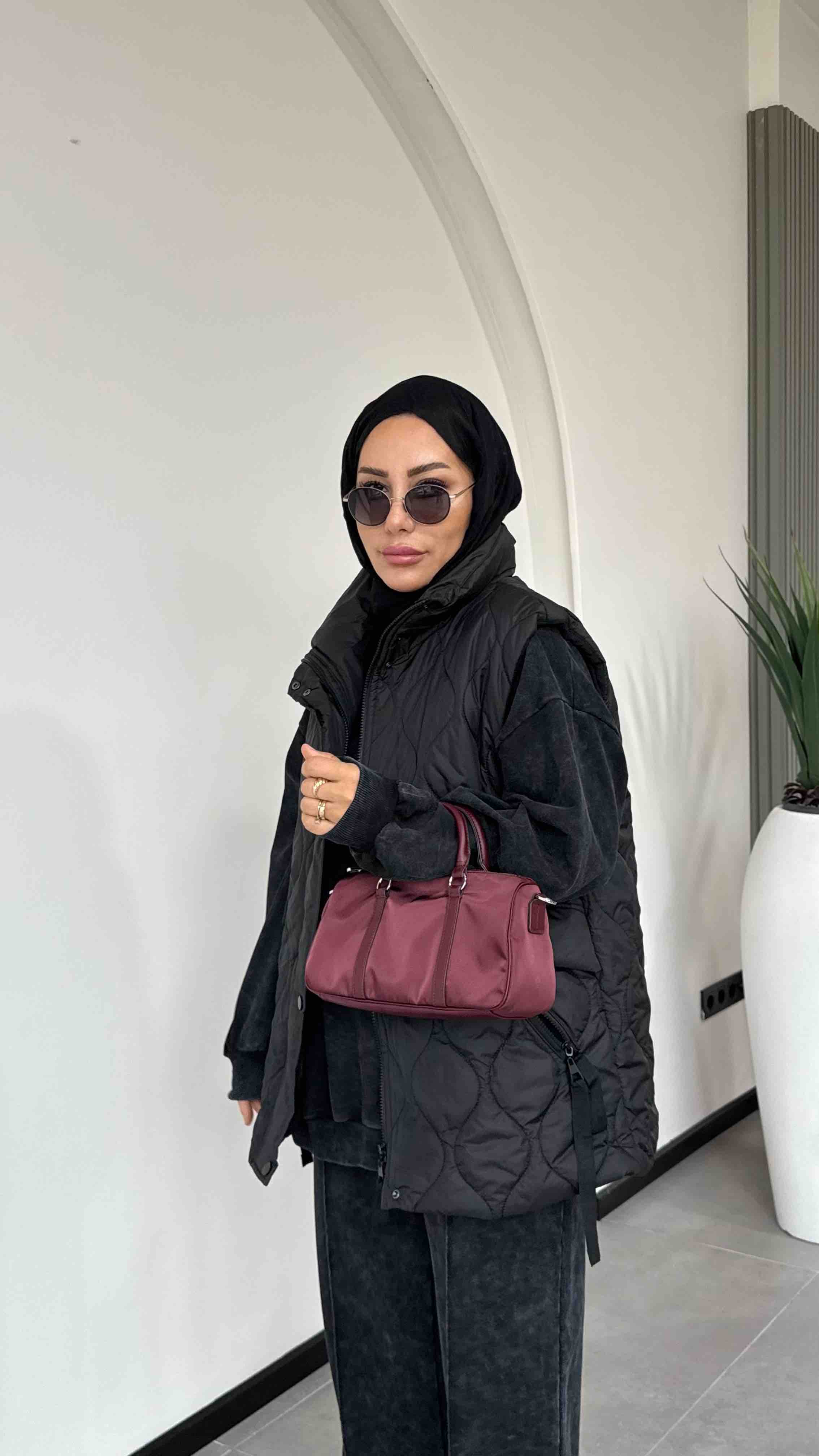 DİK YAKA SPOR ŞİŞME YELEK - Siyah