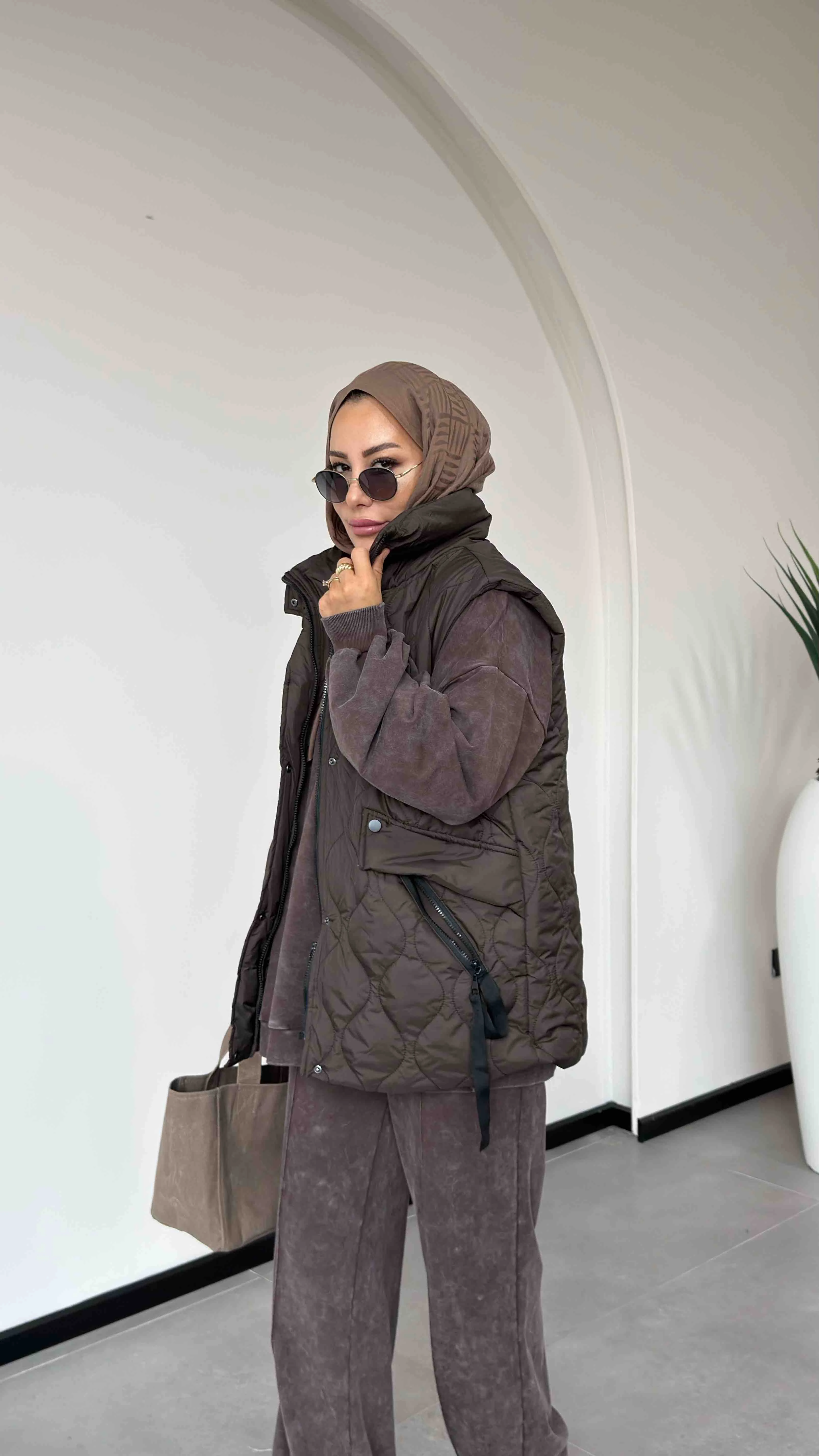 DİK YAKA SPOR ŞİŞME YELEK - Kahve