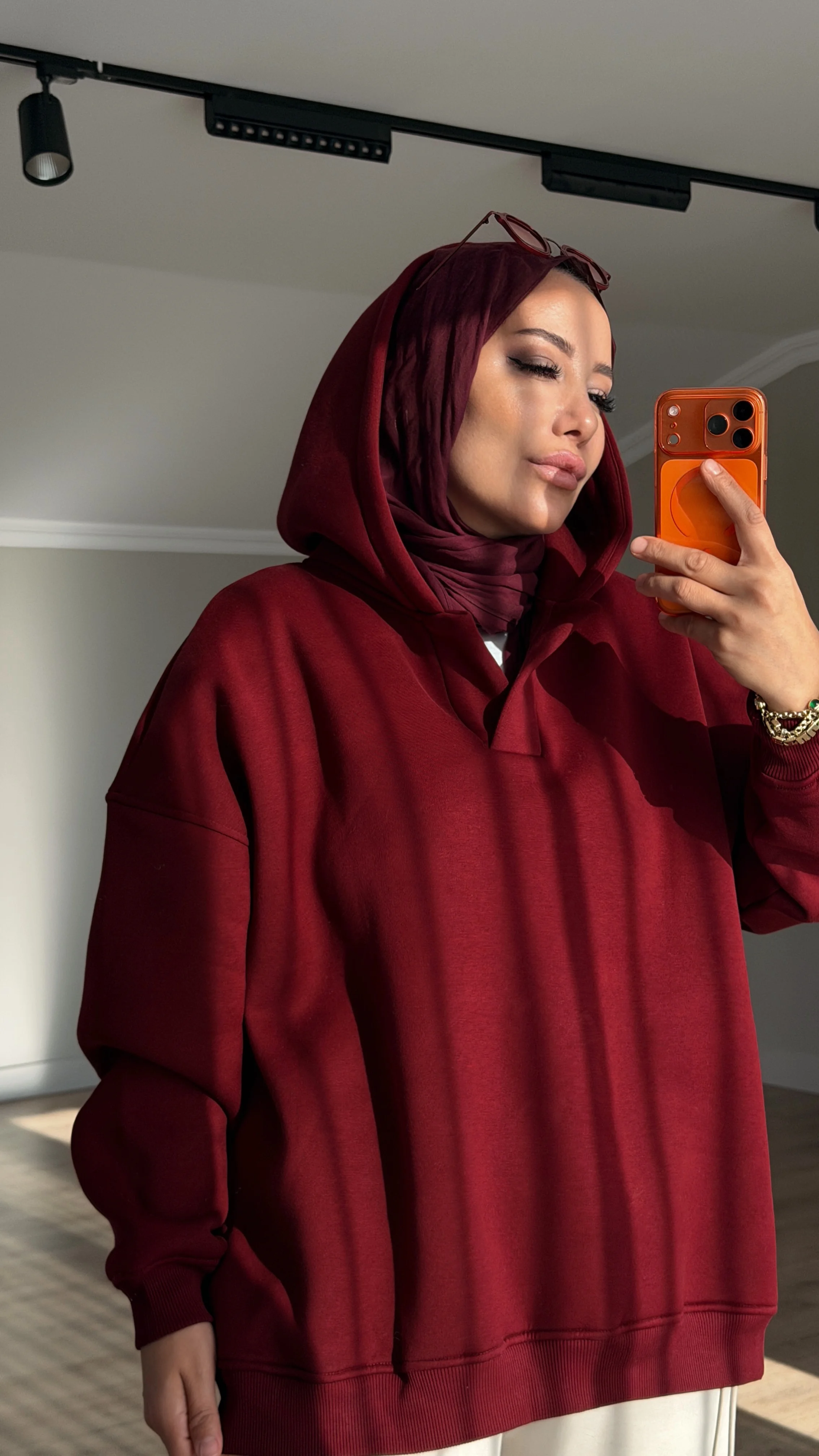 V YAKA KAPŞONLU SWEAT