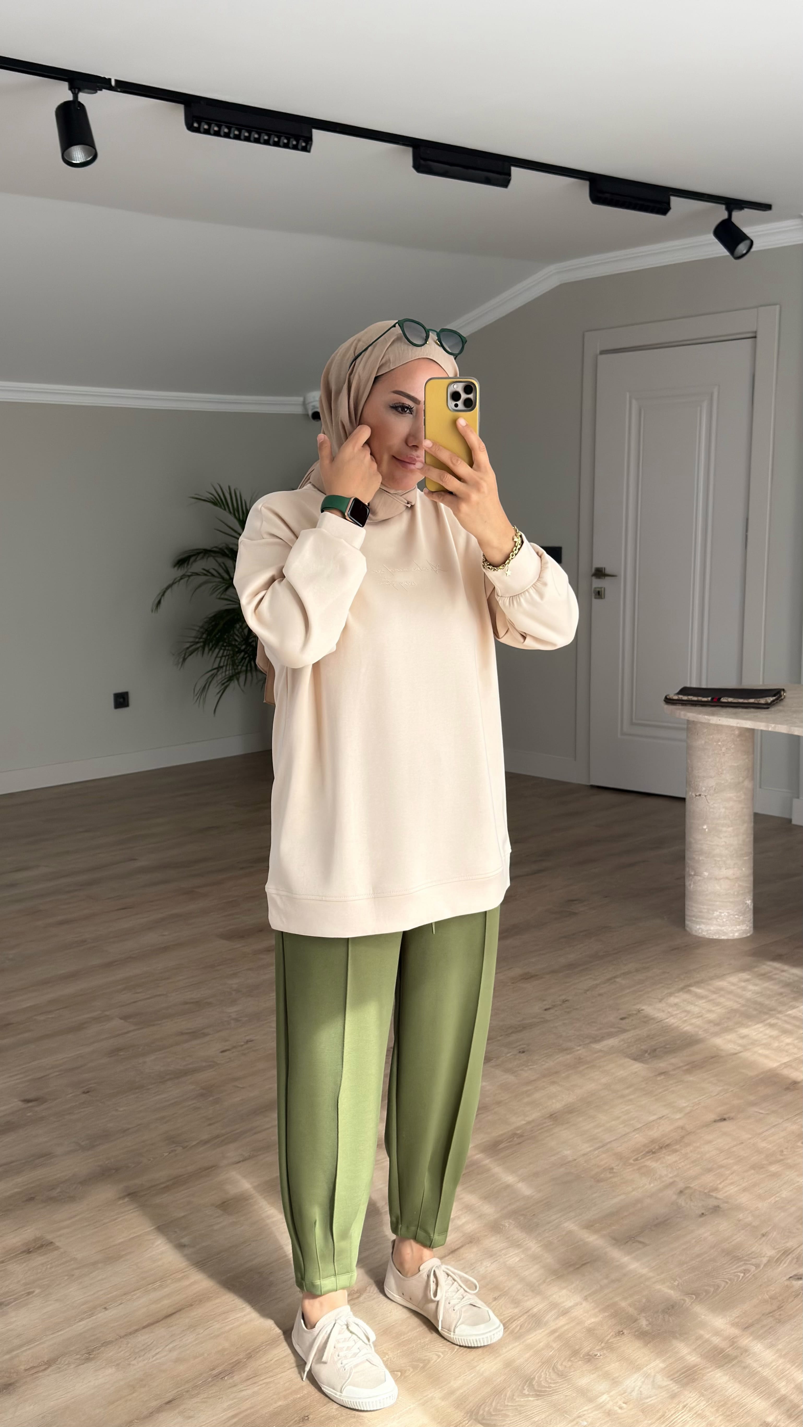 STAR SWEAT