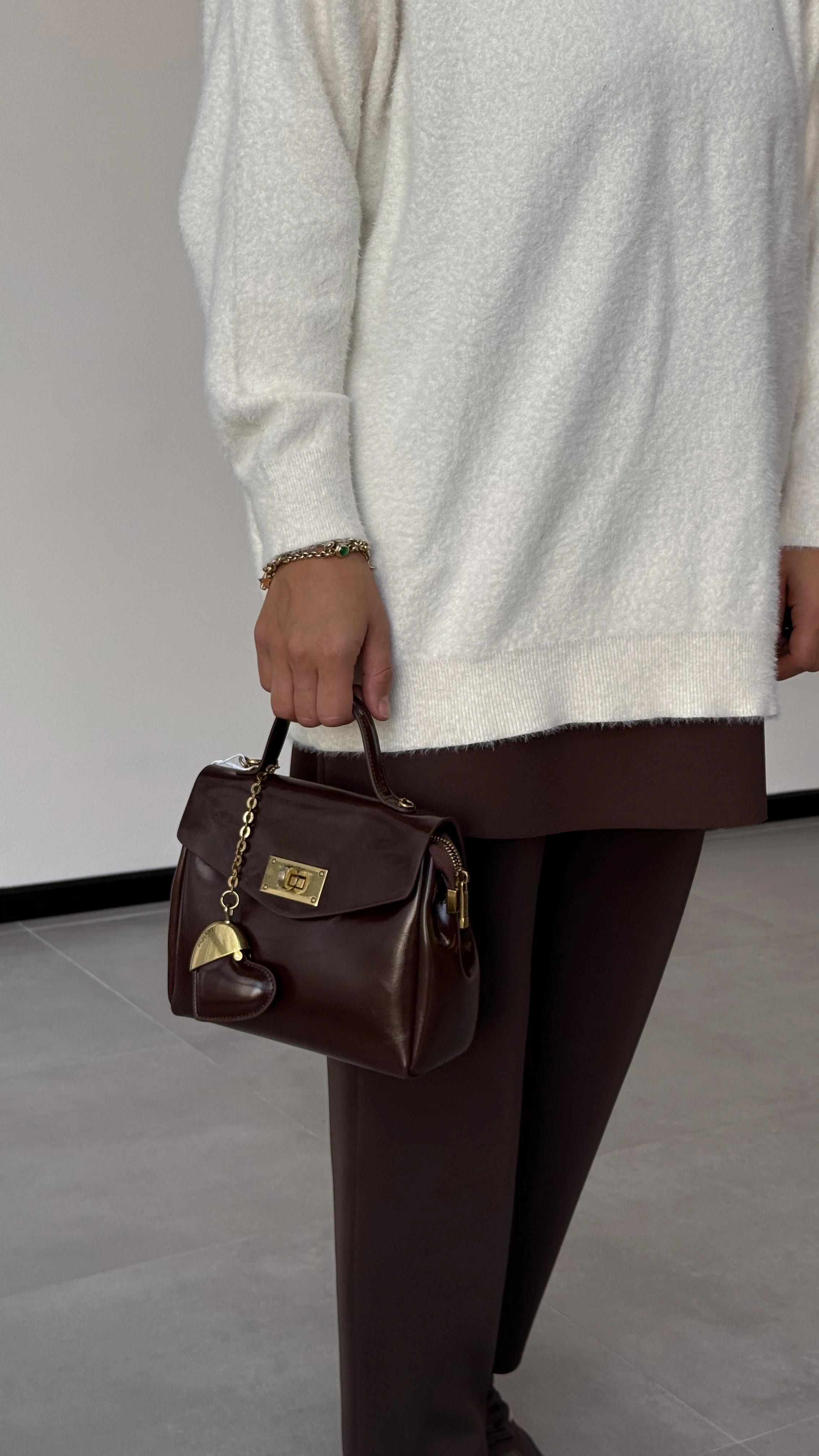 ÇANTA -KALP ÇARM DETAYLI