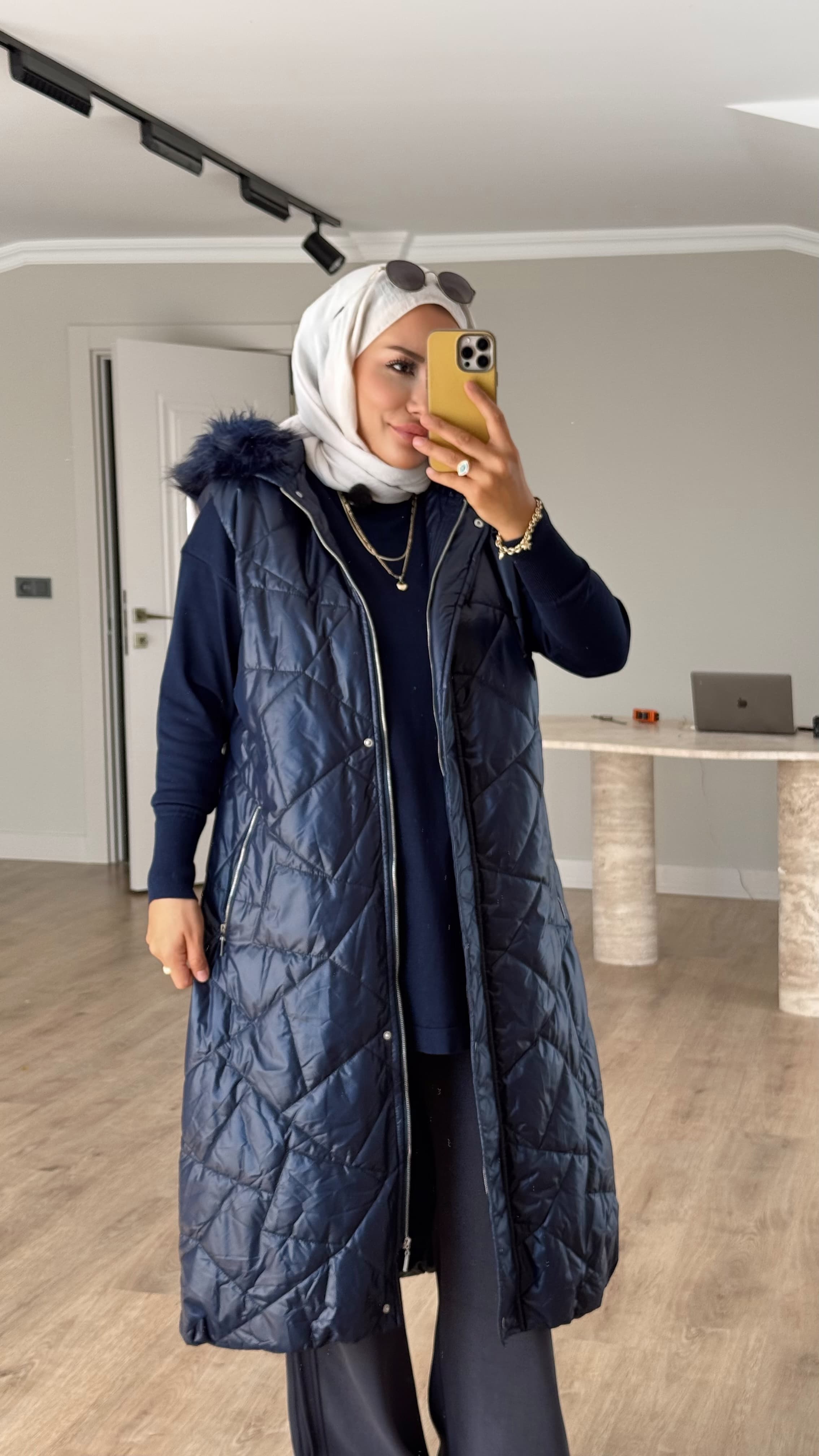 UZUN KAPİTONE ŞİŞME YELEK