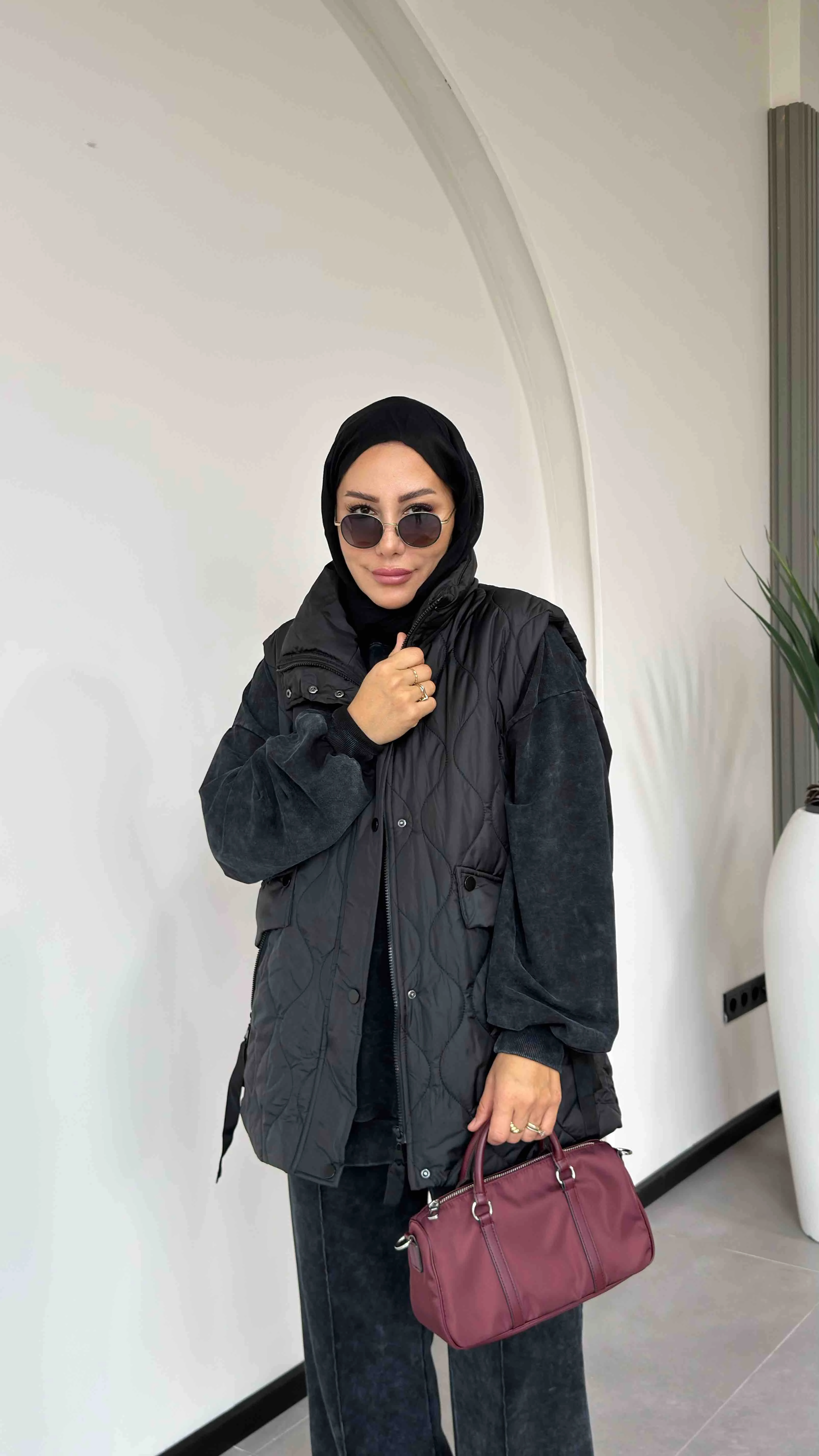 DİK YAKA SPOR ŞİŞME YELEK - Siyah