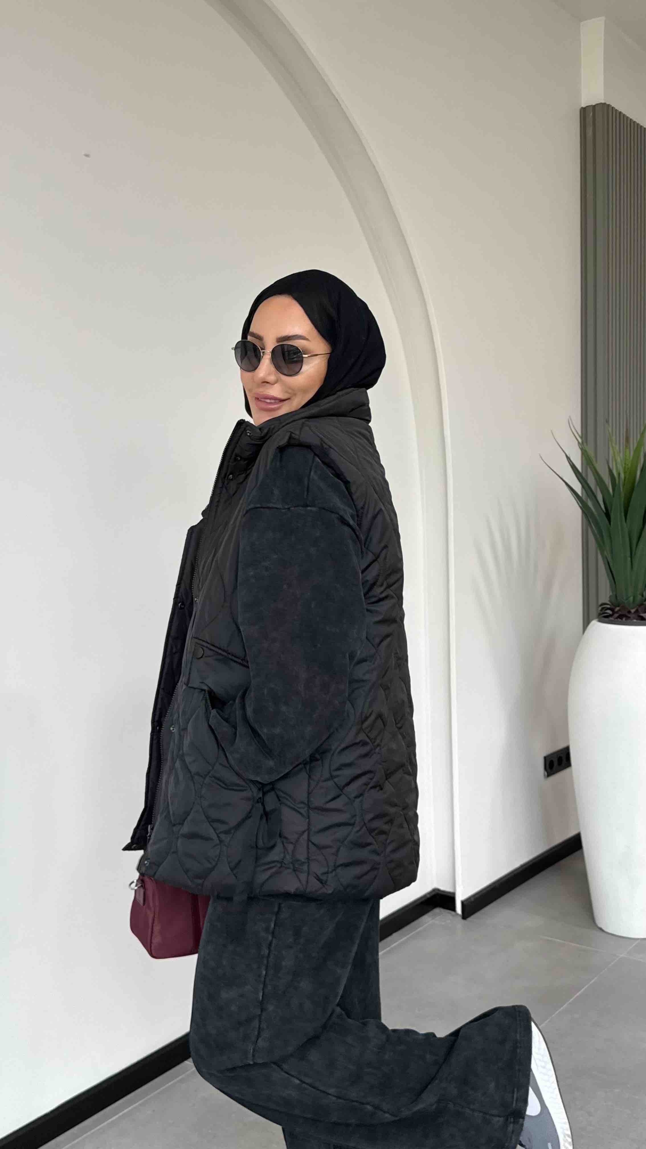 DİK YAKA SPOR ŞİŞME YELEK - Siyah