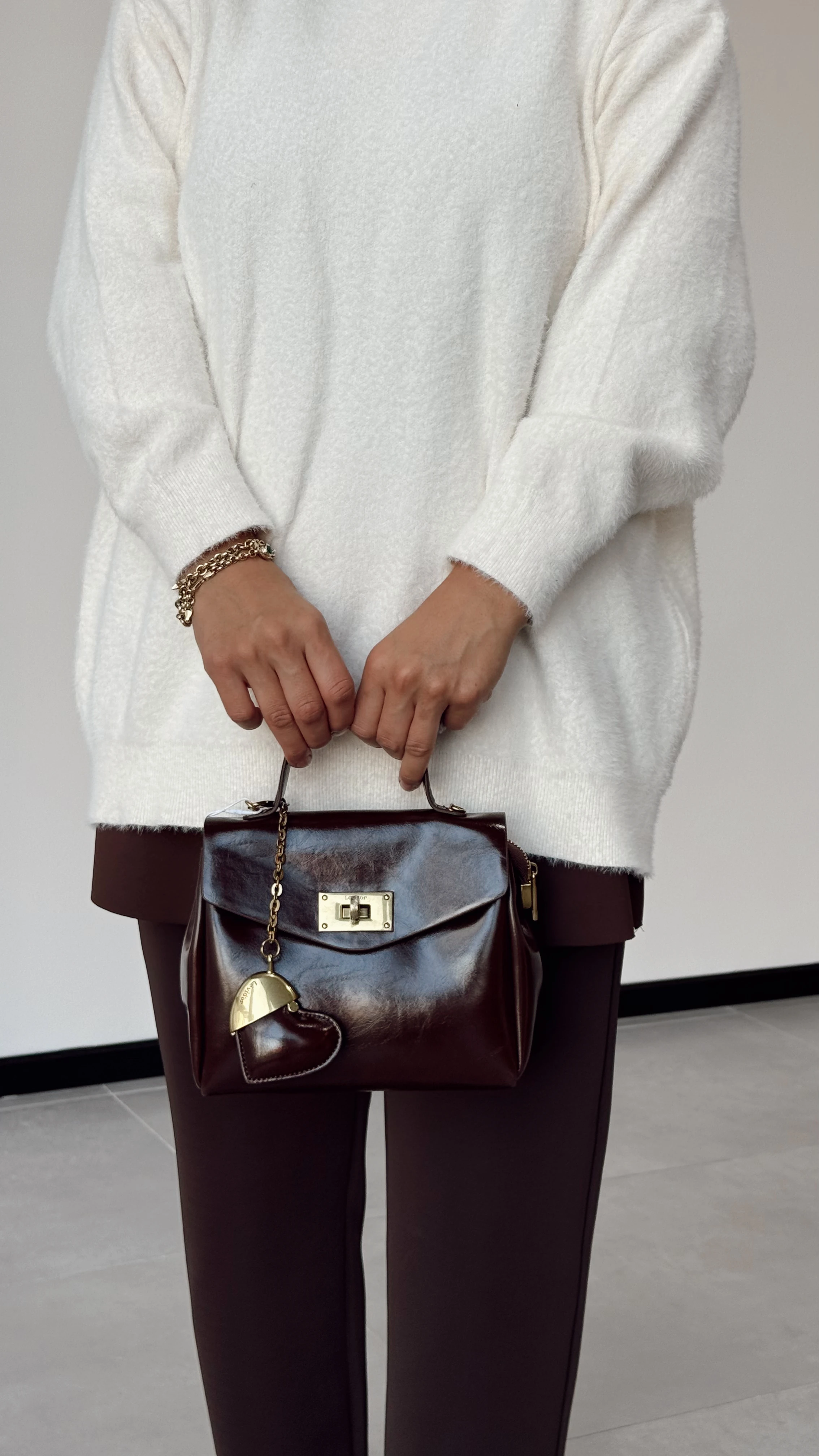 ÇANTA -KALP ÇARM DETAYLI