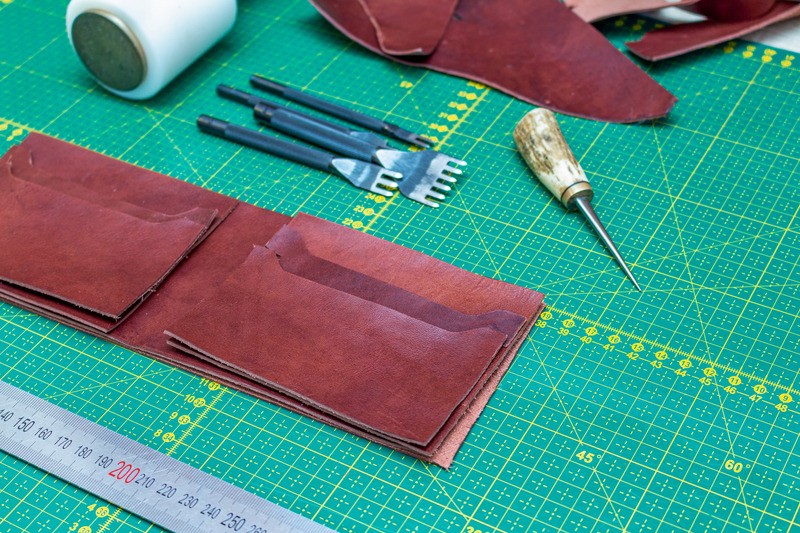 Meskanto Making Leather Wallet Cuting Process