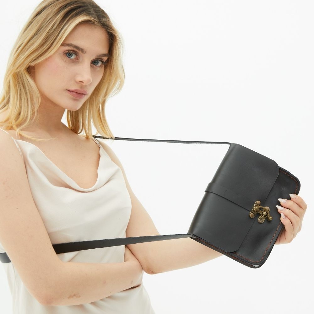 Classic Leather Small Crossbody Bag for Women | Meskanto