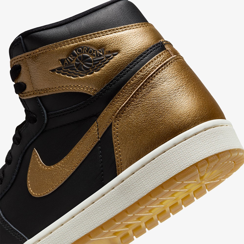 Air Jordan 1 Retro High OG 'Black Metallic Gold'