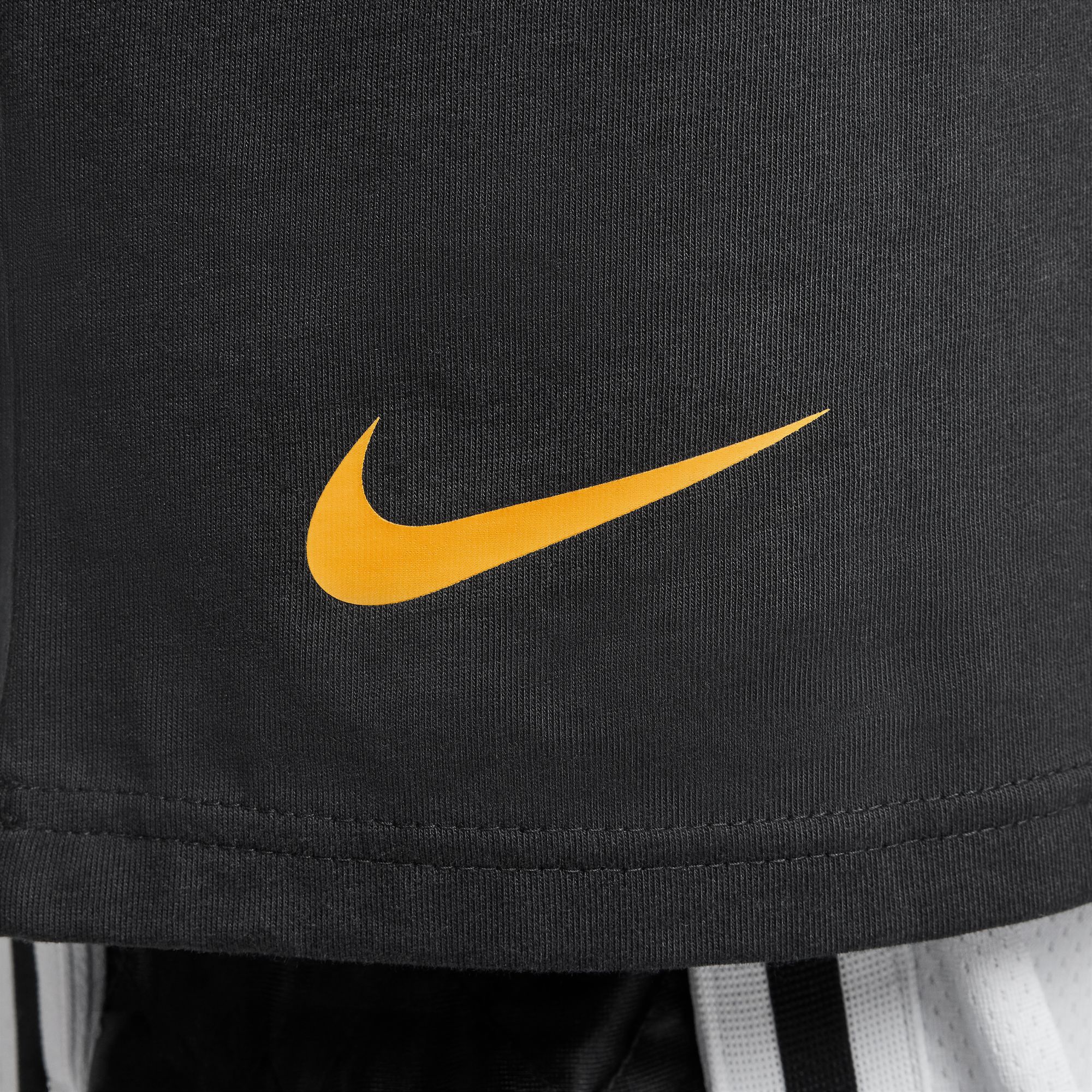 Kobe Bryant Broken Not Beaten T-Shirt 'Black'