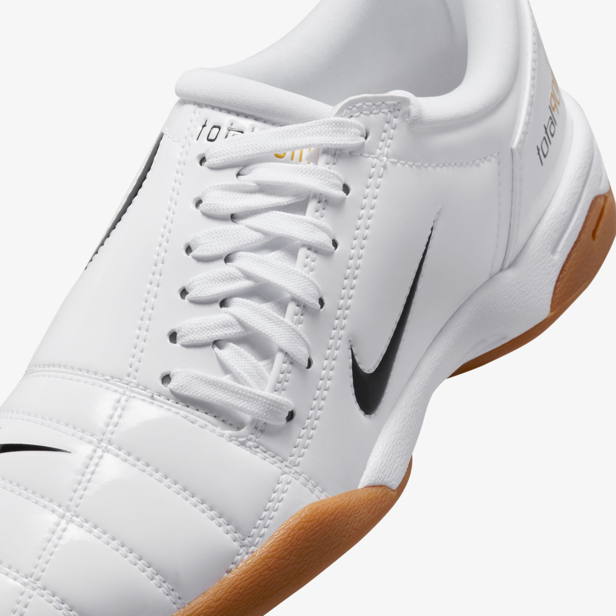 Total 90 3 'Patent White Black' (W)