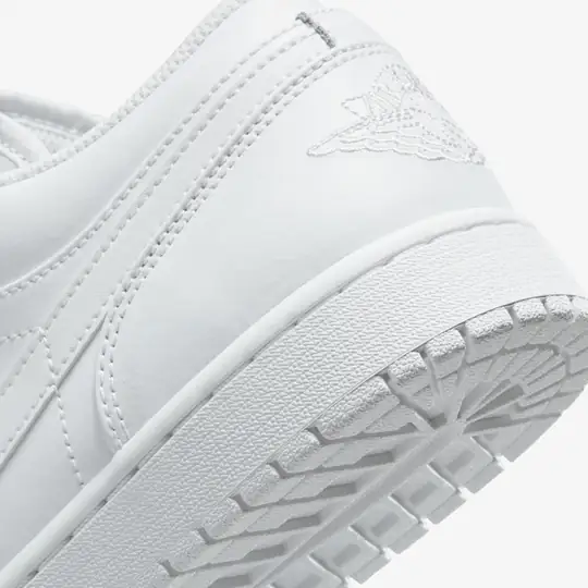 Air Jordan 1 Low 'Triple White' - Görsel 9