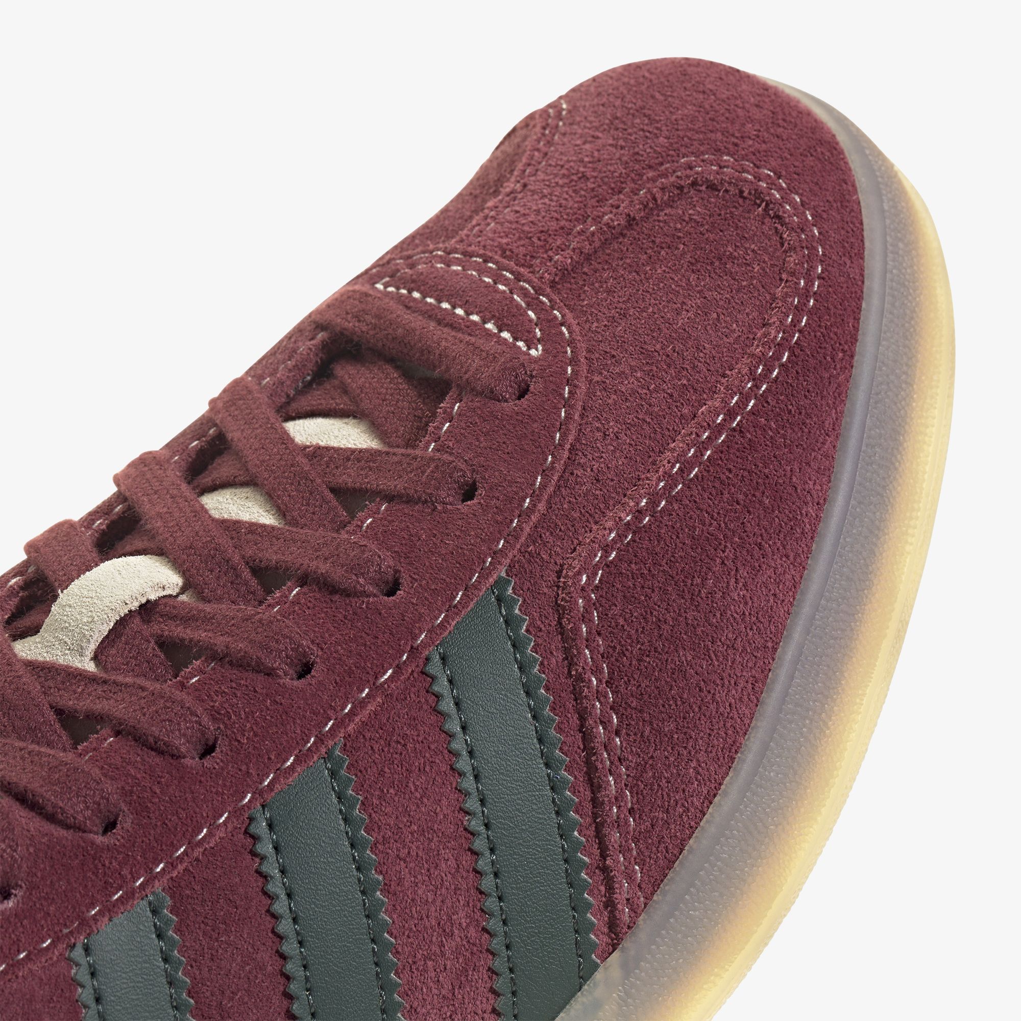 Gazelle Indoor 'Shadow Red'