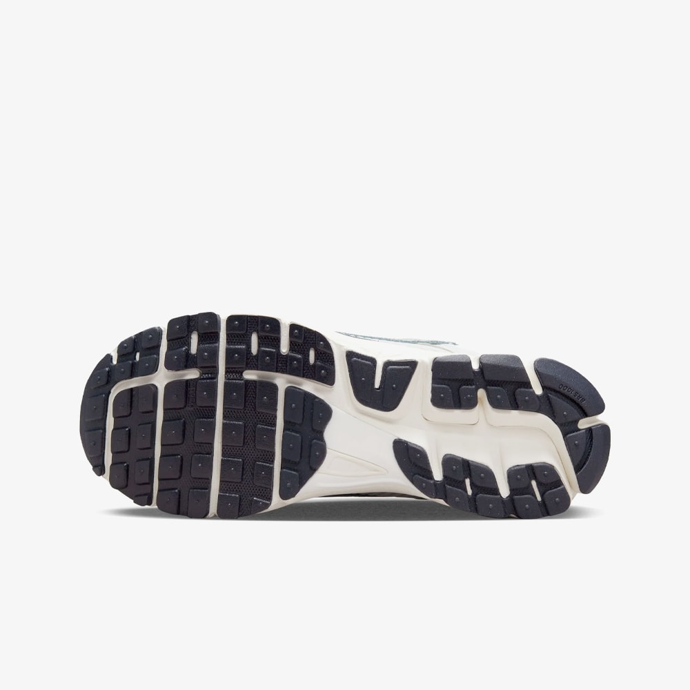 Zoom Vomero 5 'Metallic Silver'