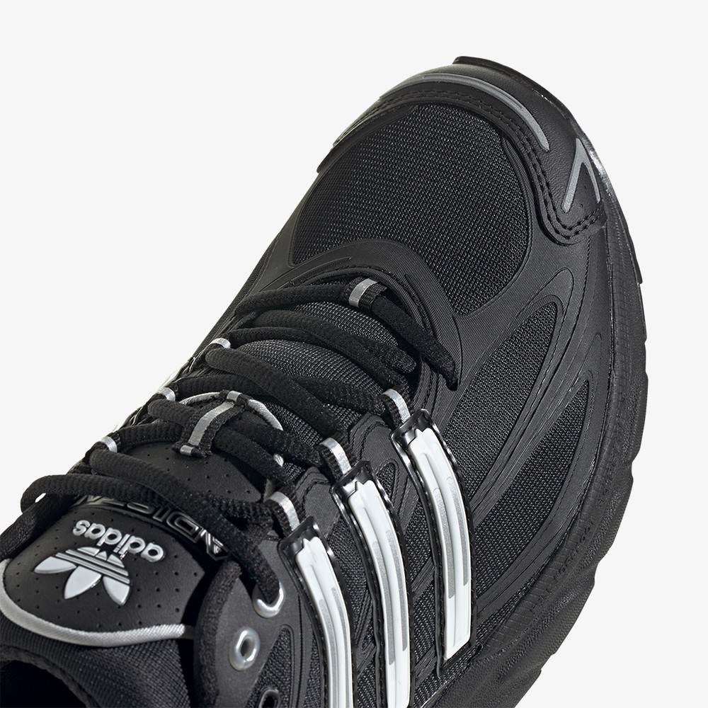 Adistar Cushion 'Core Black'