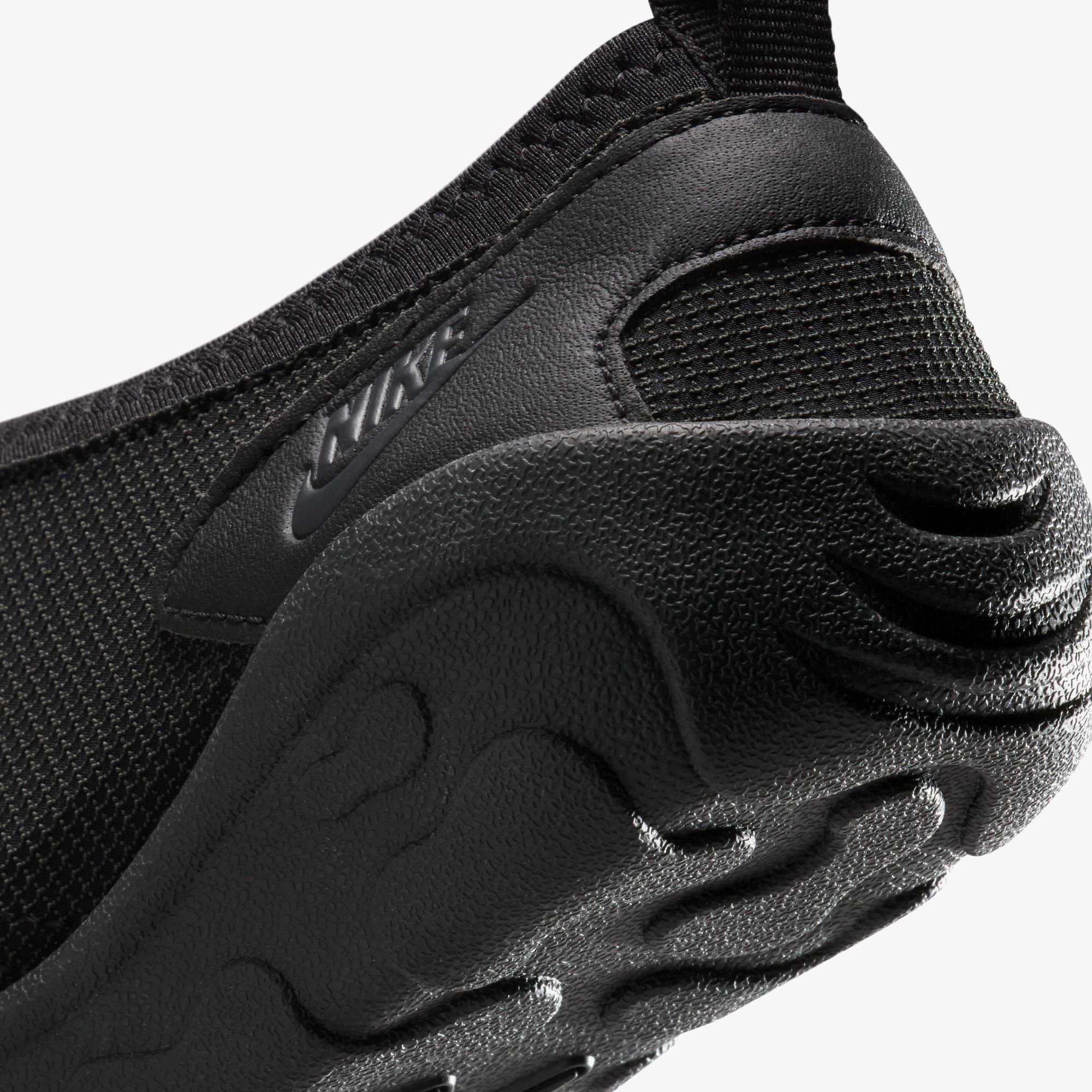 Aqua Turf 'Black Off Noir' (W)