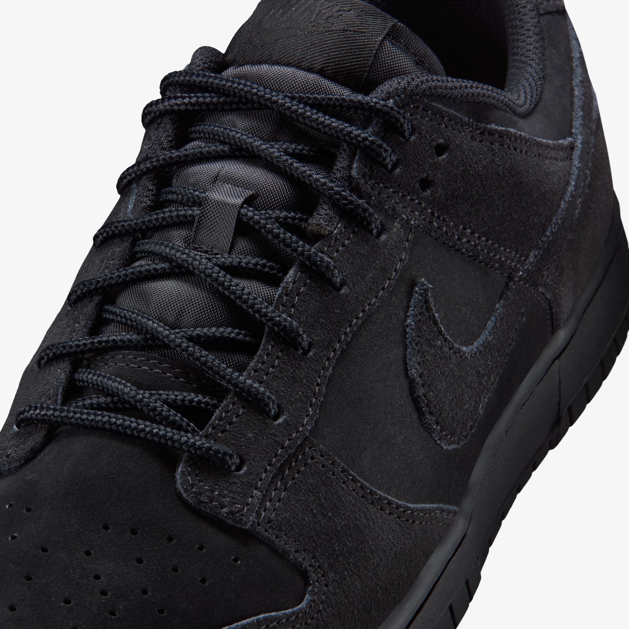 Dunk Low Retro SE 'Triple Black'