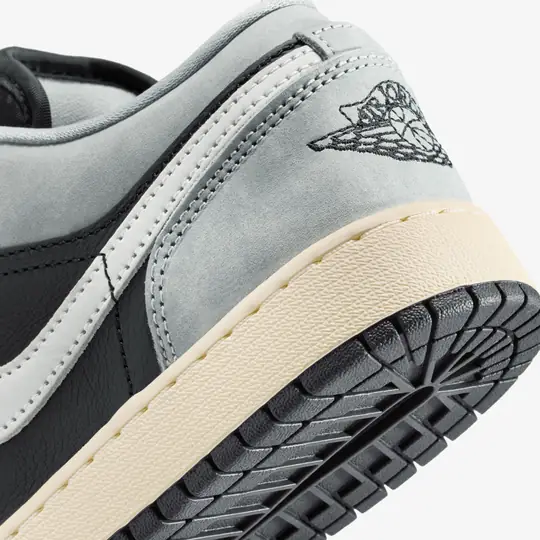 Air Jordan 1 Low SE 'Light Smoke Grey Sail' (GS) - Görsel 8