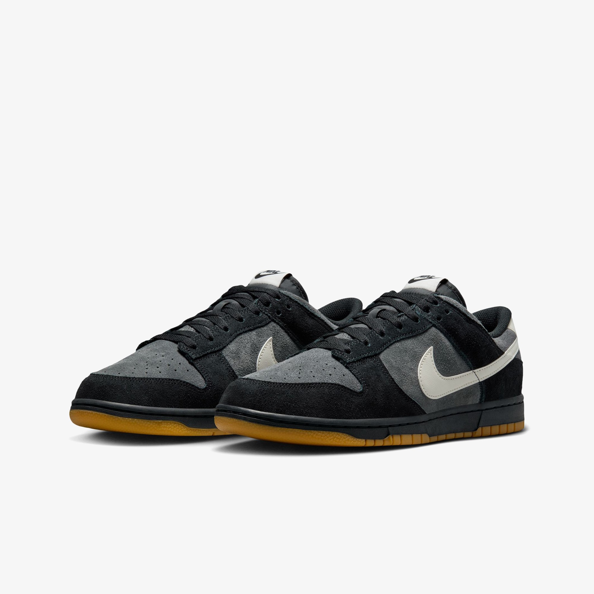 Dunk Low SE 'Black Grey Gum'