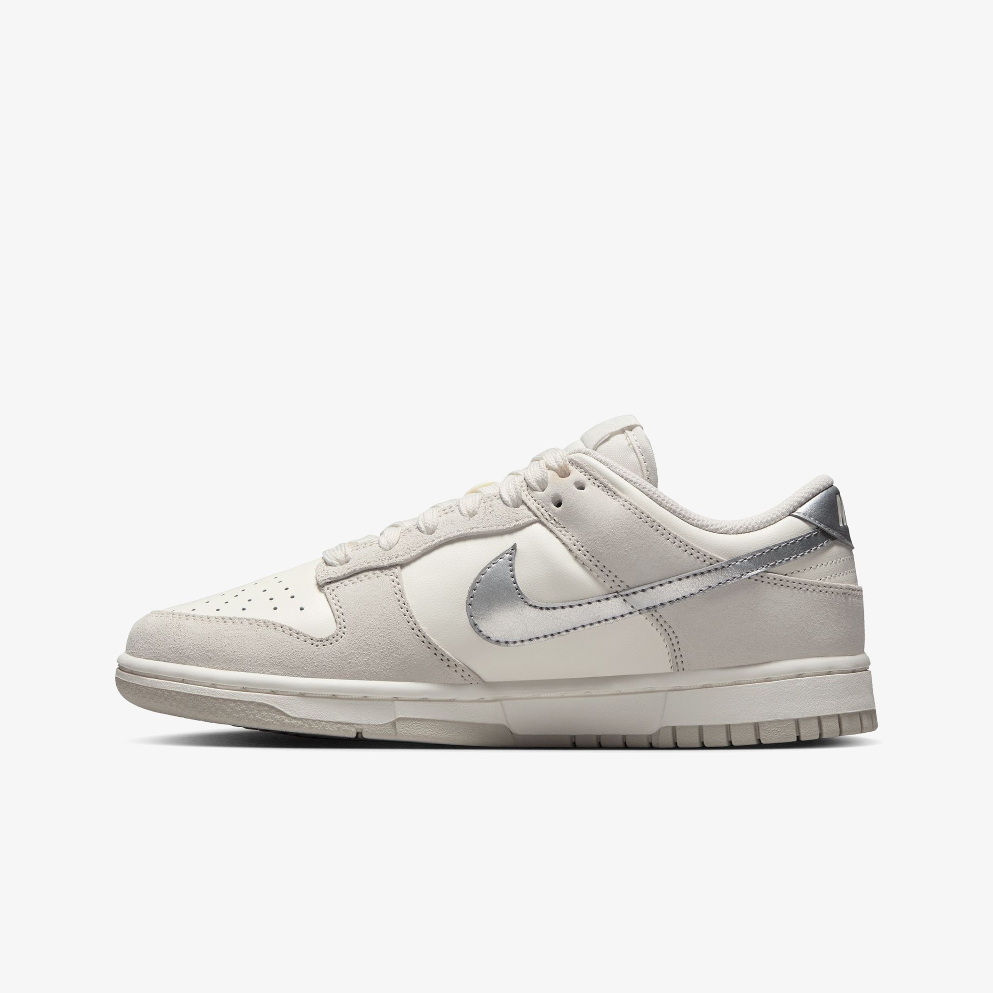 Dunk Low 'Silver Swoosh'