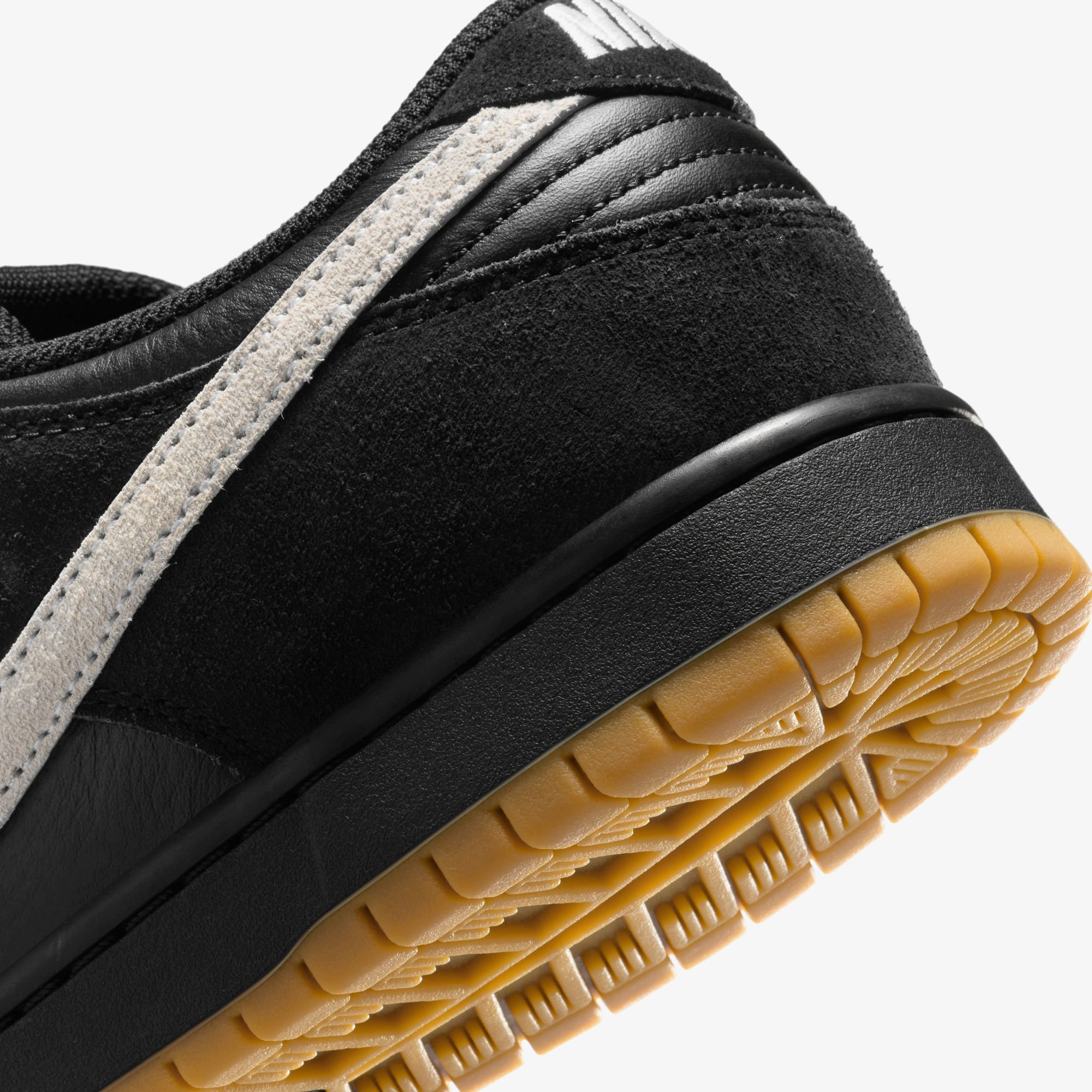 SB Dunk Low Pro 'Black White Gum'