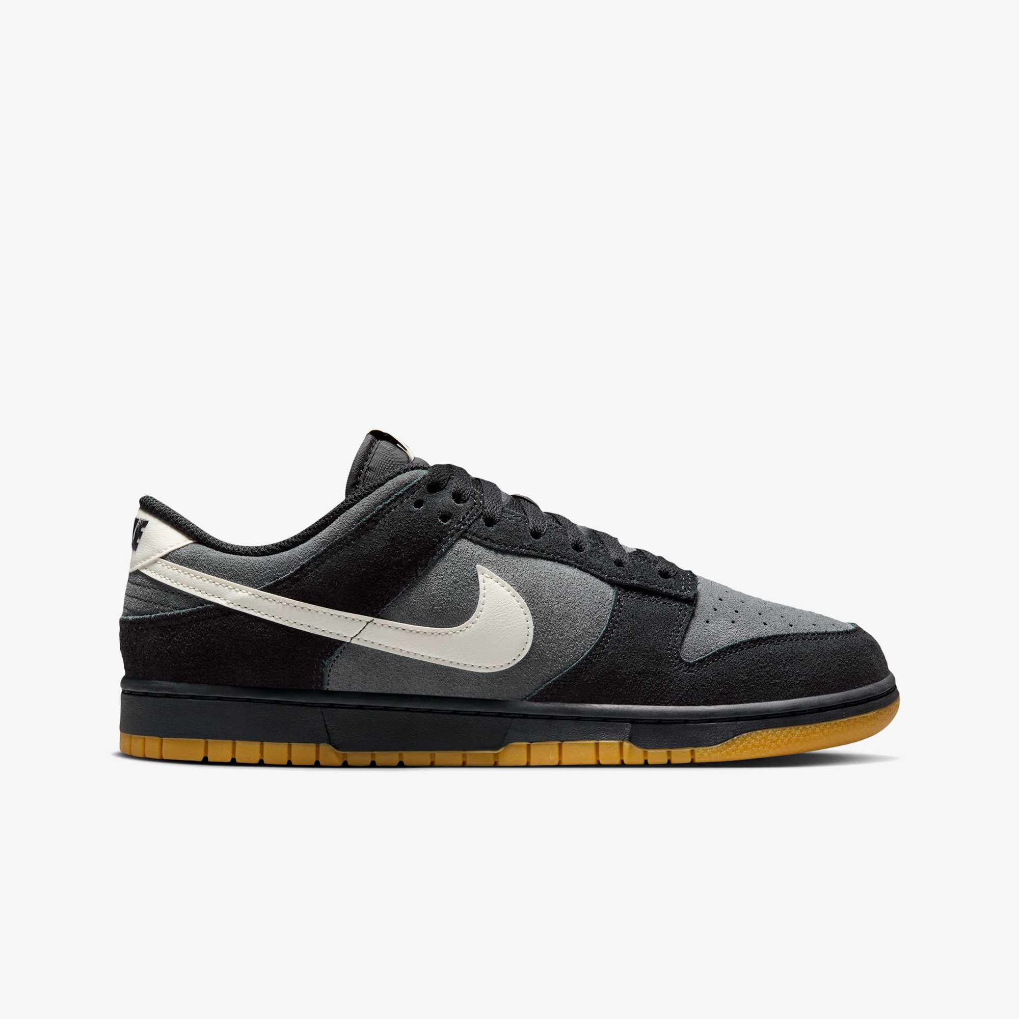 Dunk Low SE 'Black Grey Gum'