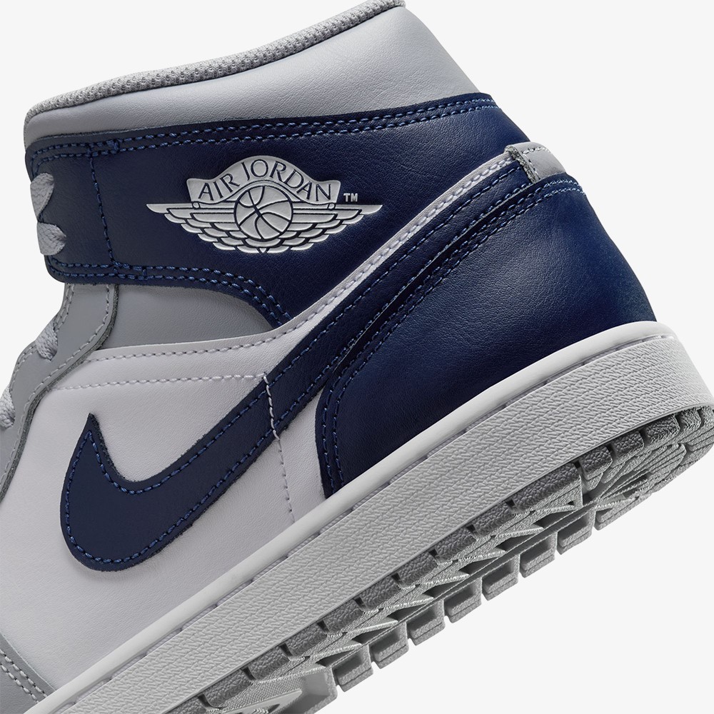 Air Jordan 1 Mid 'Wolf Grey Midnight Navy'