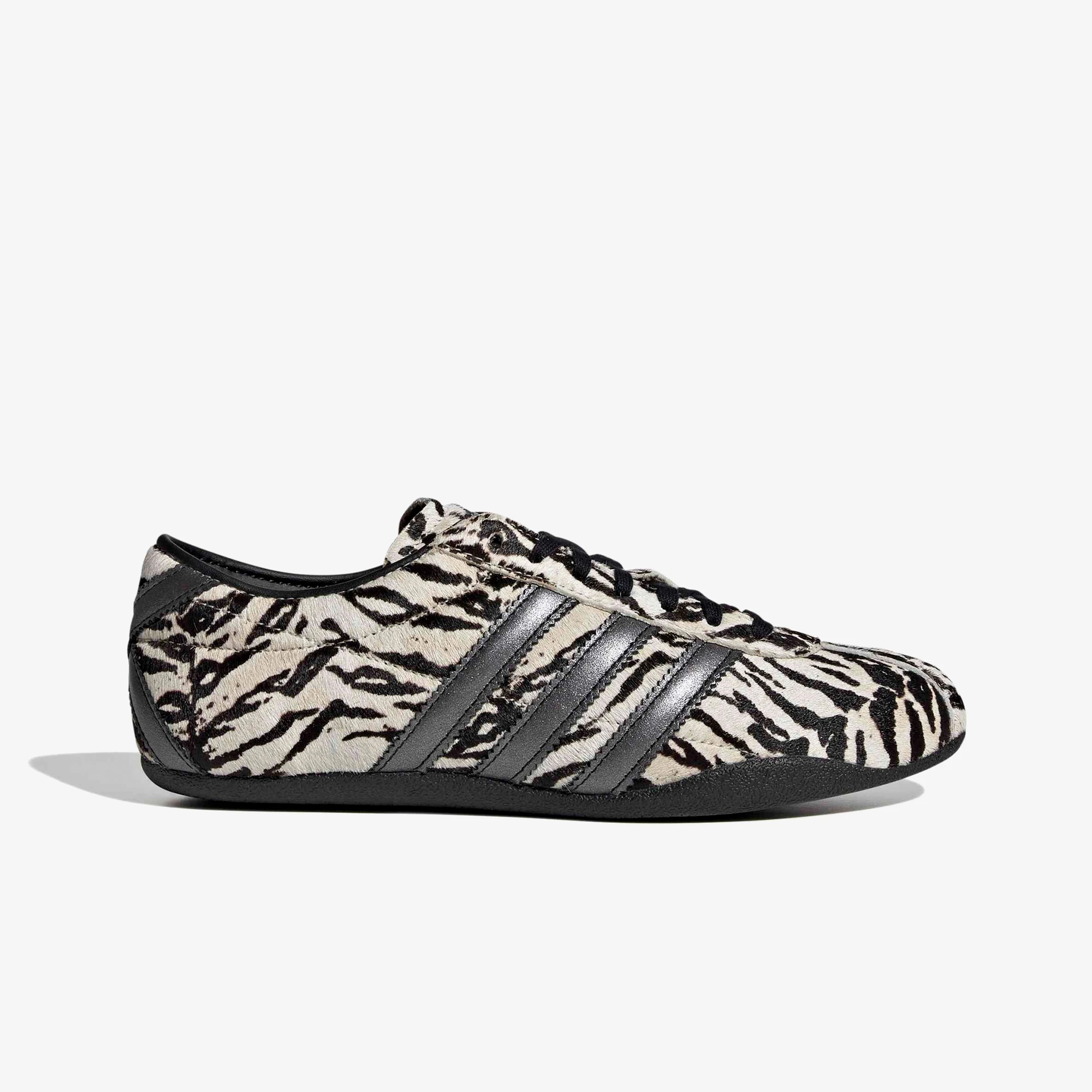 ア・ワールド・オブ・フールズ adidas Tokyo 'Off White' (W) - WUNDER