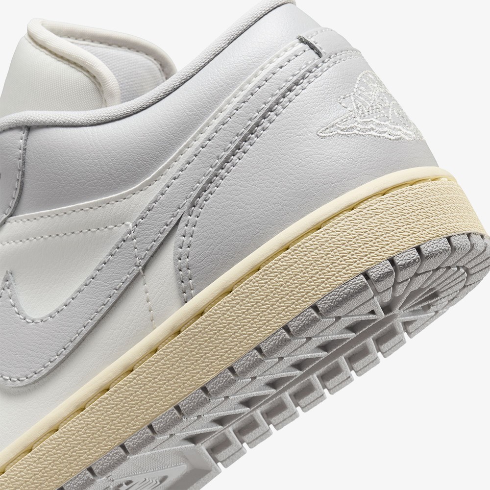 Air Jordan 1 Low 'Coconut Milk' (W)