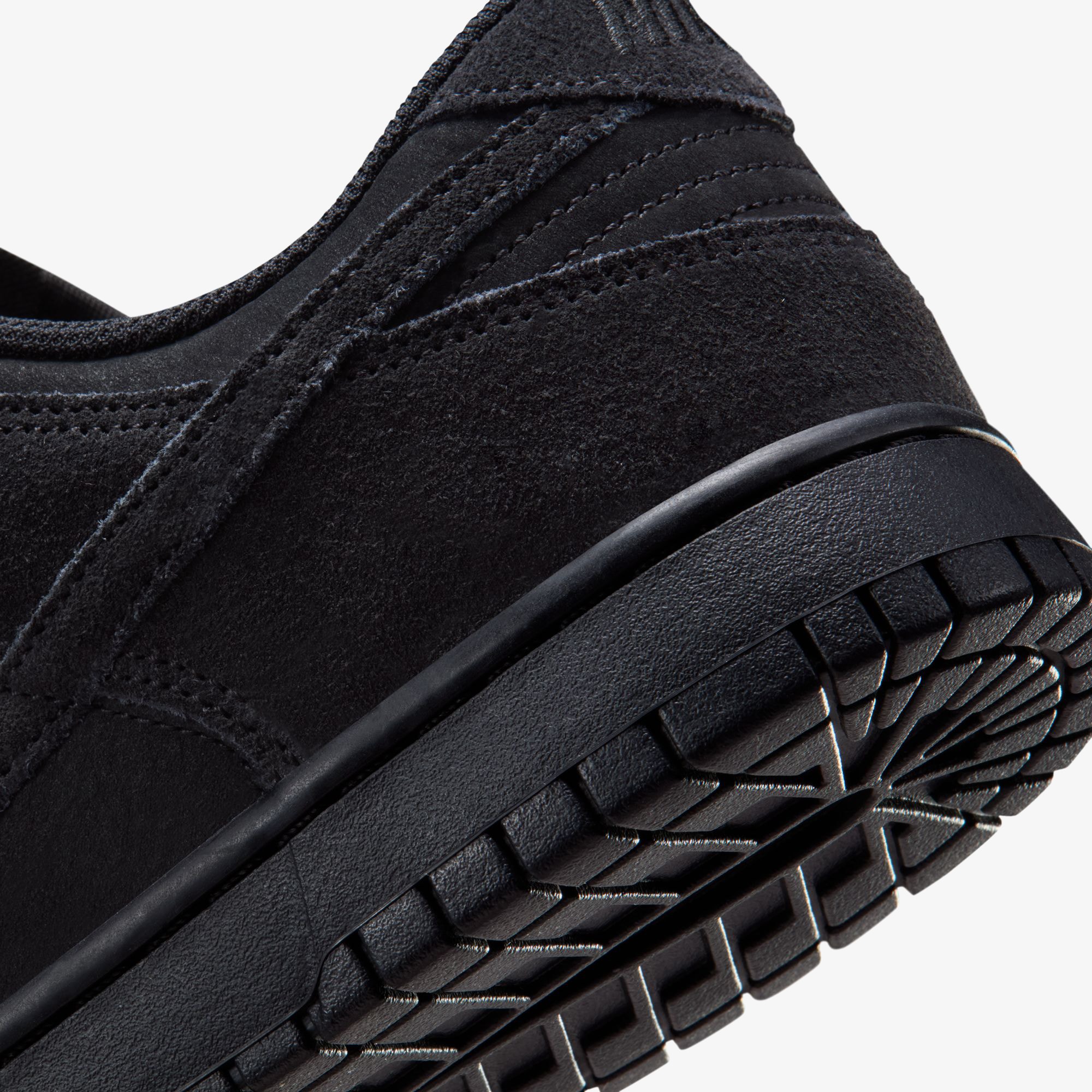 Dunk Low Retro SE 'Triple Black'